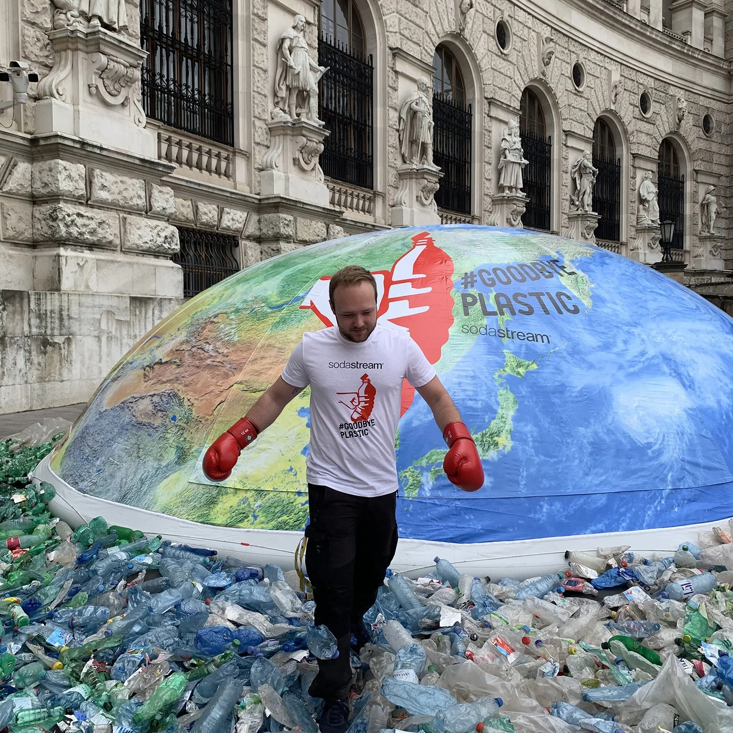 Sonderkonstruktion für Werbeaktion Goodbye Plastic
