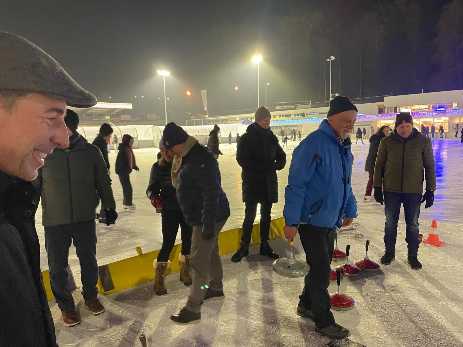 Der VC Züri 2 versucht sich auf dem Eis