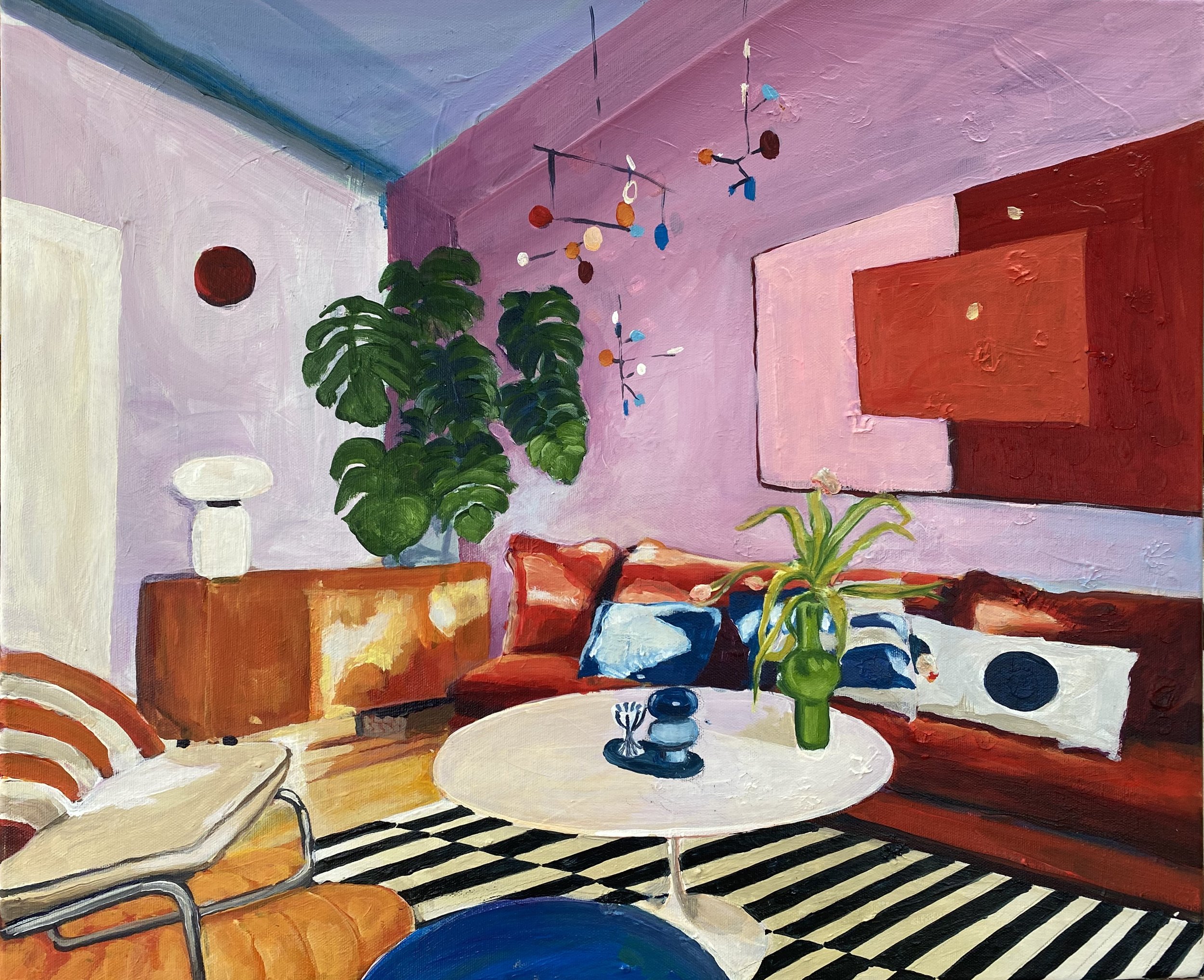 Tableau d'un salon coloré avec canapé rouge, table basse ronde blanche, plante verte, mur violet, et décor moderne.