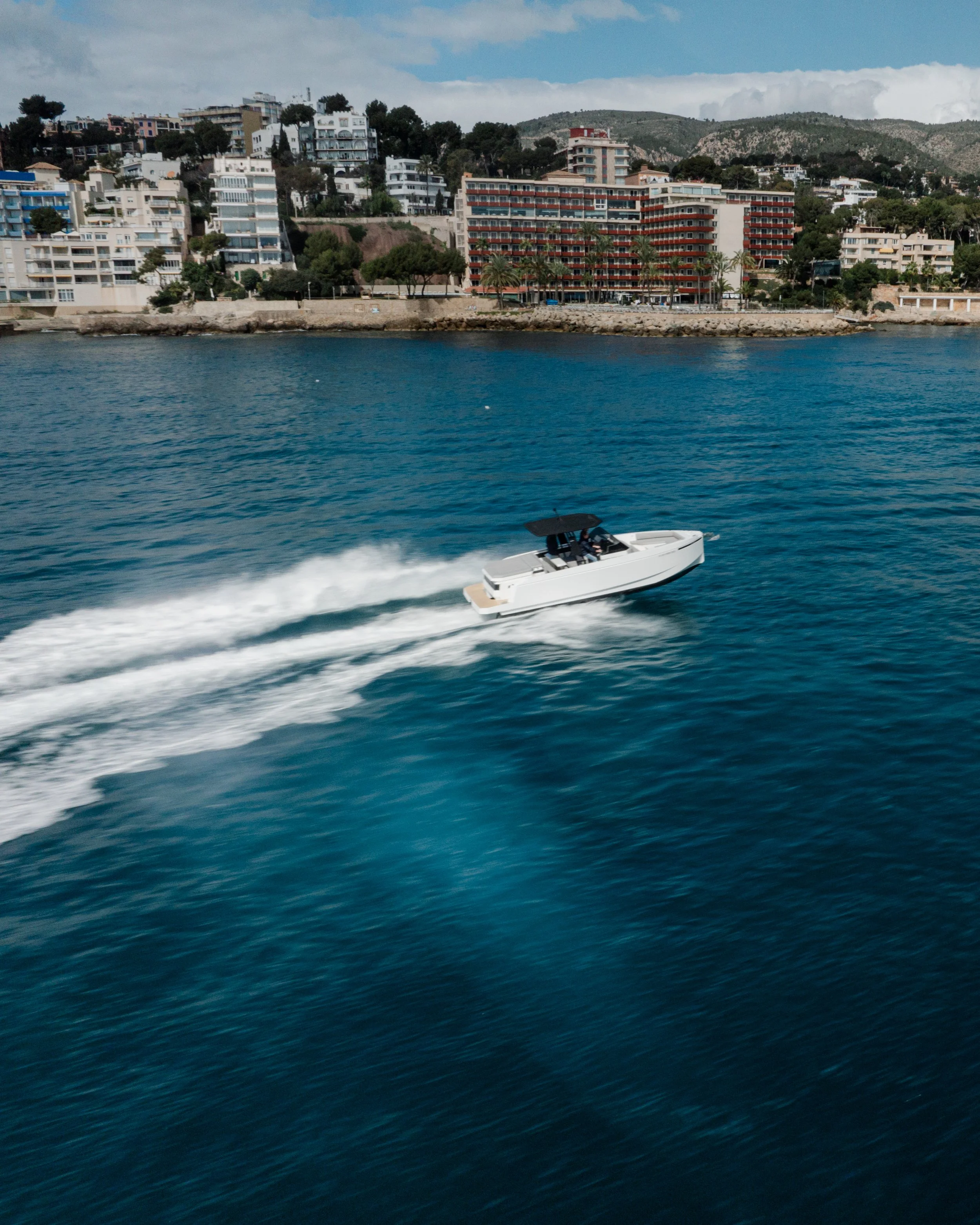 Premium yacht charter sailing from Positano to Capri