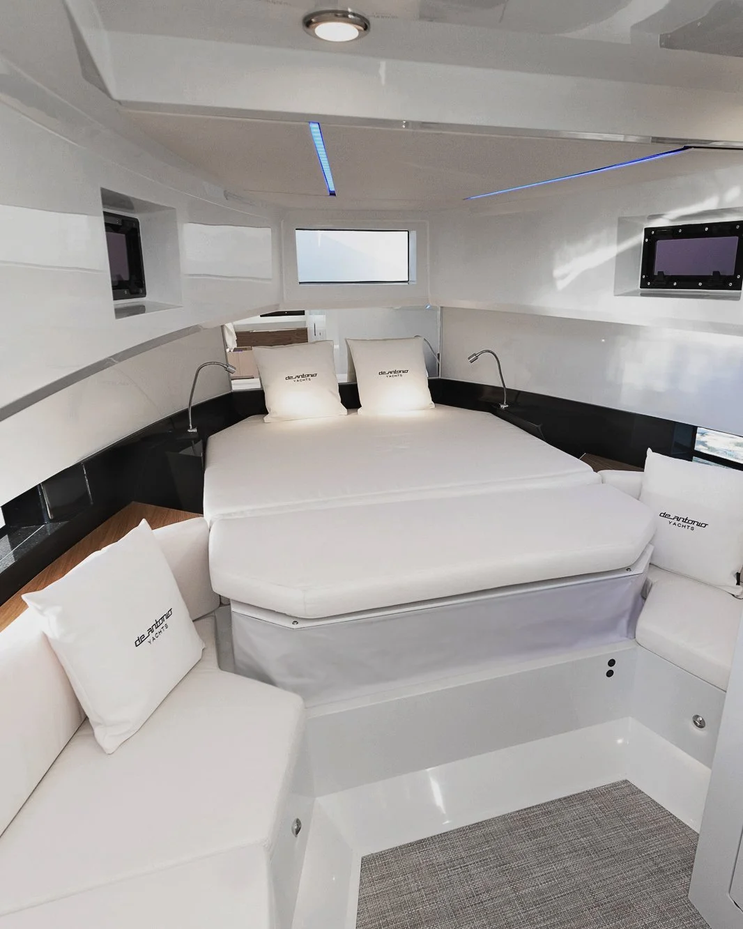alma Cabin Amalfi rental boat