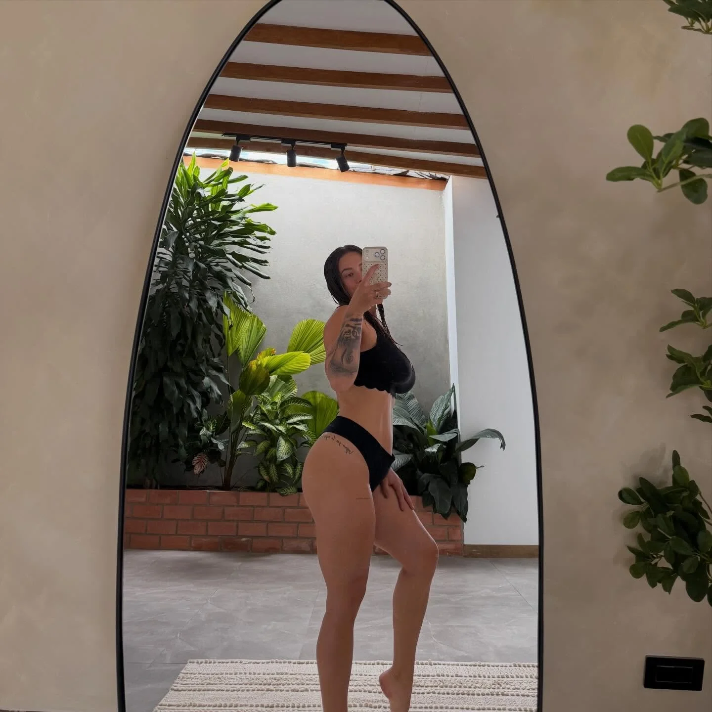 LEE PORFAVOR‼️Este postparto&hellip; uff, qu&eacute; retador ha sido.
No porque mi cuerpo no est&eacute; cambiando, porque lo est&aacute; haciendo todos los d&iacute;as&hellip; y lo veo, lo siento.

Pero lo dif&iacute;cil han sido las decisiones diar