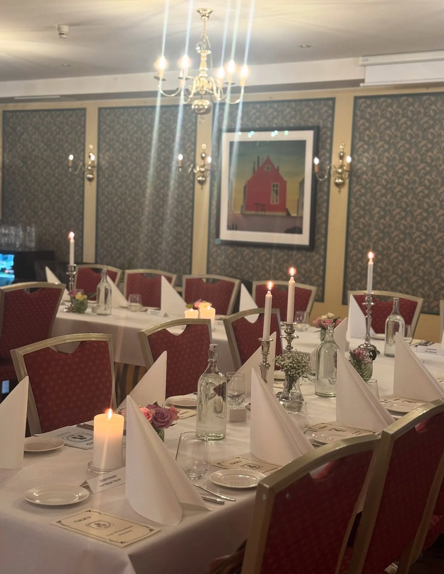 Den siste tiden 🌸

✨Logegutta hadde gallakveld og fikk servert fiskesuppe og hadde uts&oslash;kt underholdning fra en dyktig operasanger
✨ Vi hadde baren p&aring; &laquo;av full hals&raquo; - det var fantastisk &aring; se s&aring; godt stemning i Sk