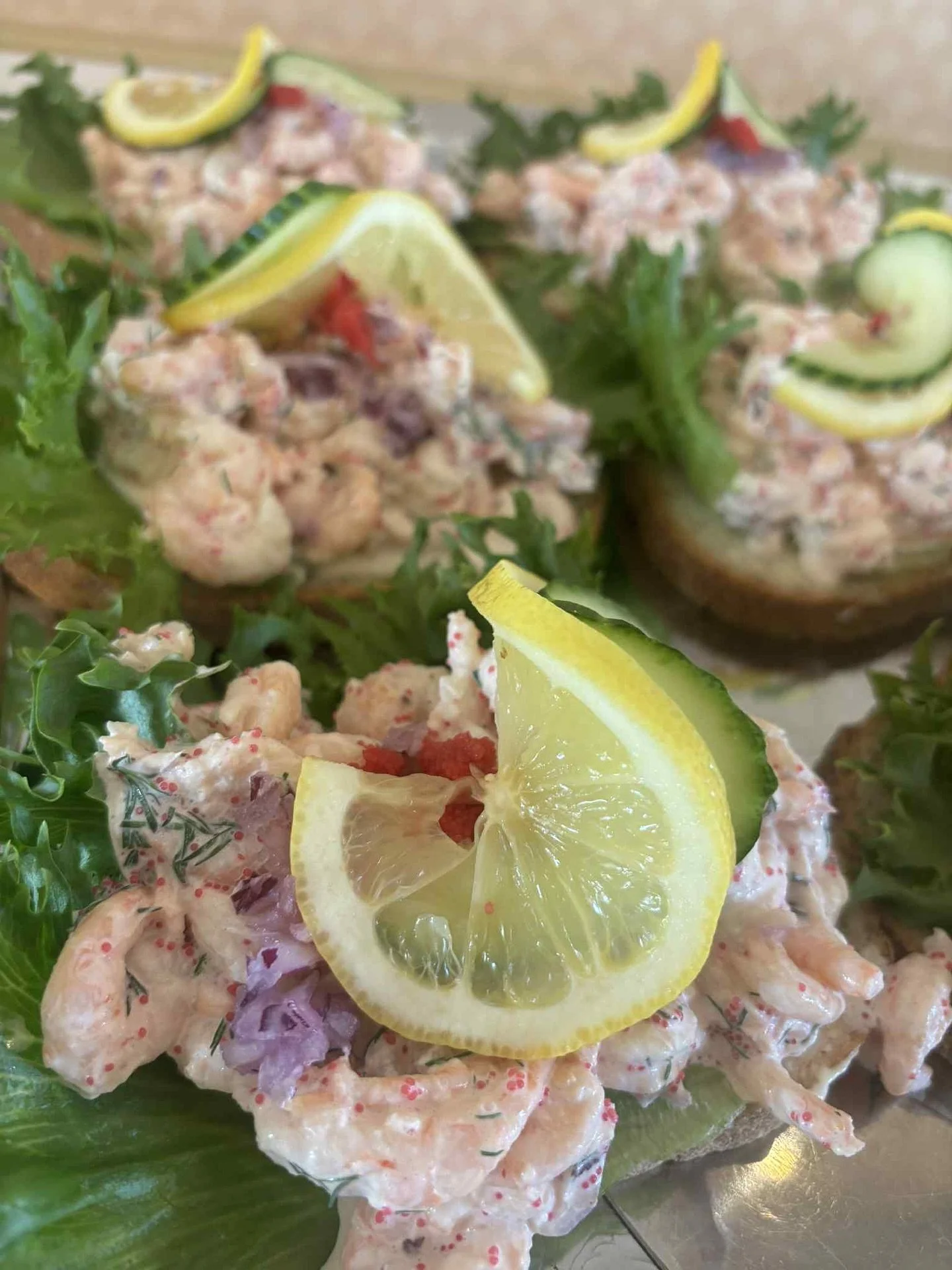 Som vi elsker snitter med masse godt p&aring;😍🌸 

#grevestua #snitter #catering