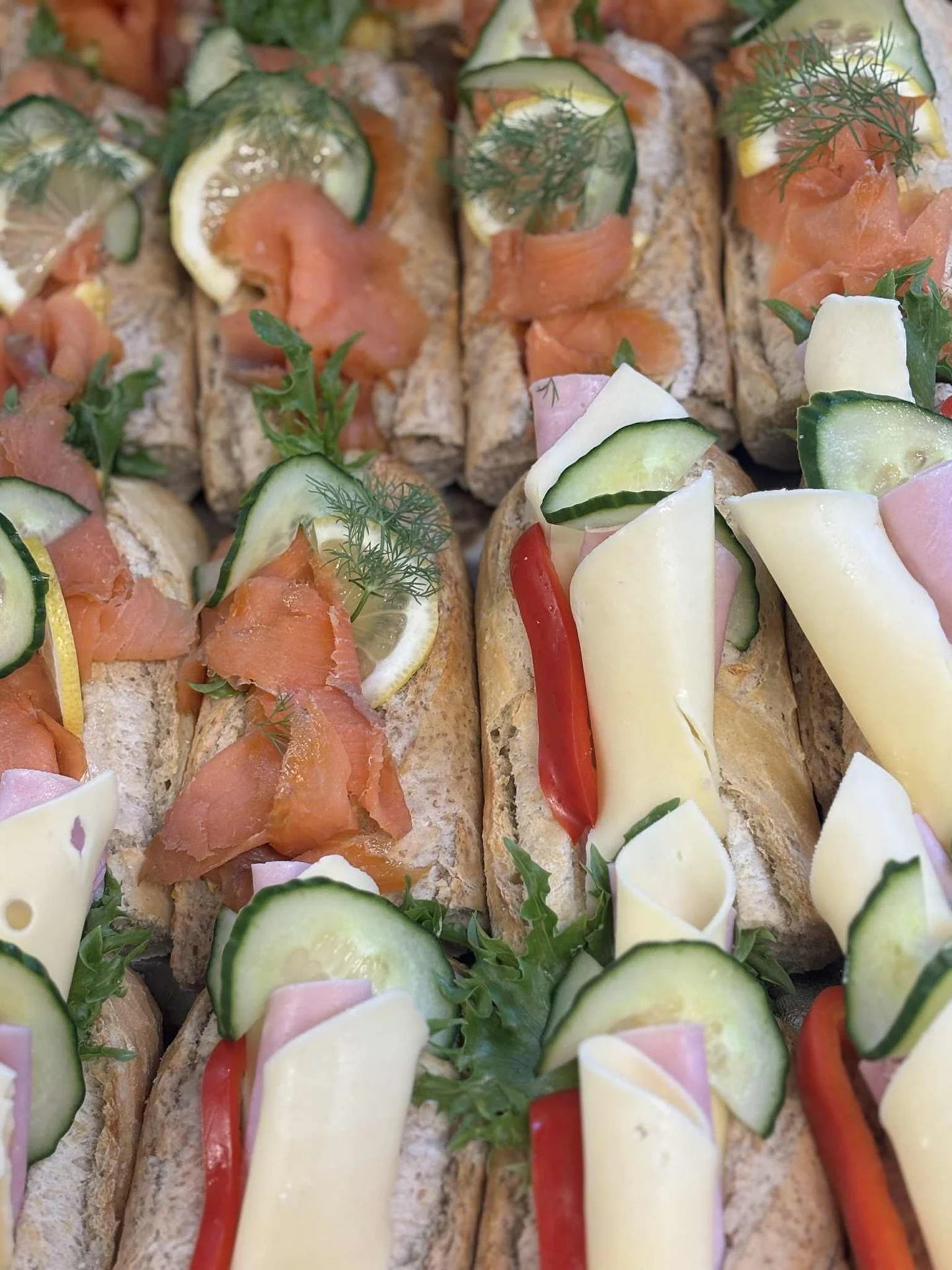 Velkommen til seniorlunsj i morgen 🌸

Vi &oslash;nsker alle seniorer og pensjonister velkommen igjen til seniorlunsj med sm&oslash;rbr&oslash;d, kaffe og vafler.
I morgen 19/11 fra 11:00-13:00 hos oss p&aring; Odd Fellow Ski. 

Det er fint &aring; k