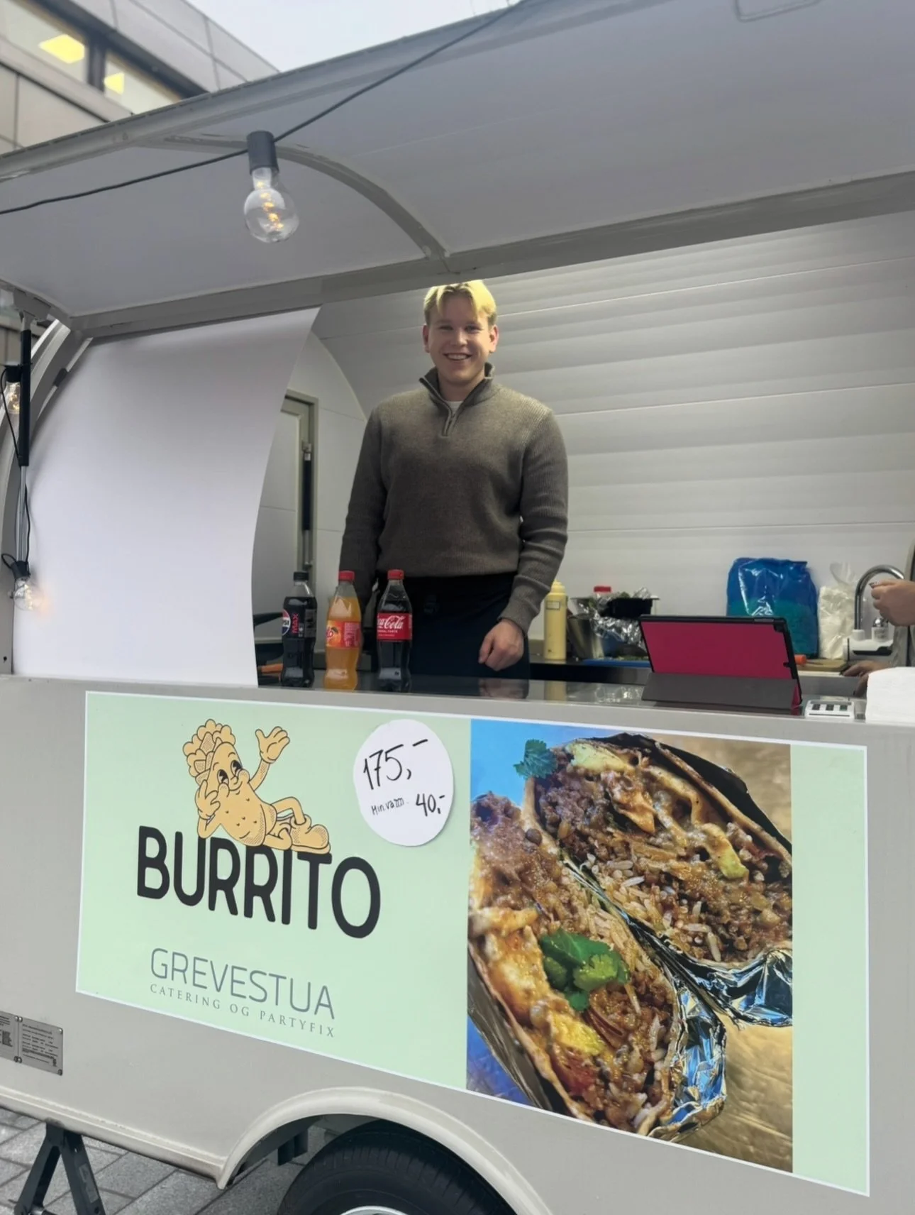 God torsdag alle sammen✨

Grunnet store arrangementer p&aring; huset holder burritovognen stengt denne helgen. Du kan fortsatt bestille burrito via mail@grevestua.no, men bestill gjerne i forkant 😊 

Vi &oslash;nsker dere en str&aring;lende uke vide