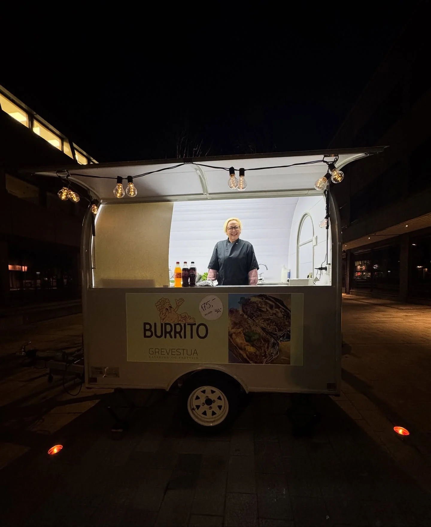 &Aring;pningstider burritovogn✨

Fredag: 11.30- 18:00
L&oslash;rdag: 11:30- 18:00
S&oslash;ndag: 12:30- 20:00

Vi st&aring;r i starten av g&aring;gata i Ski utenfor nr. 4🌱

Vi sees 🌸