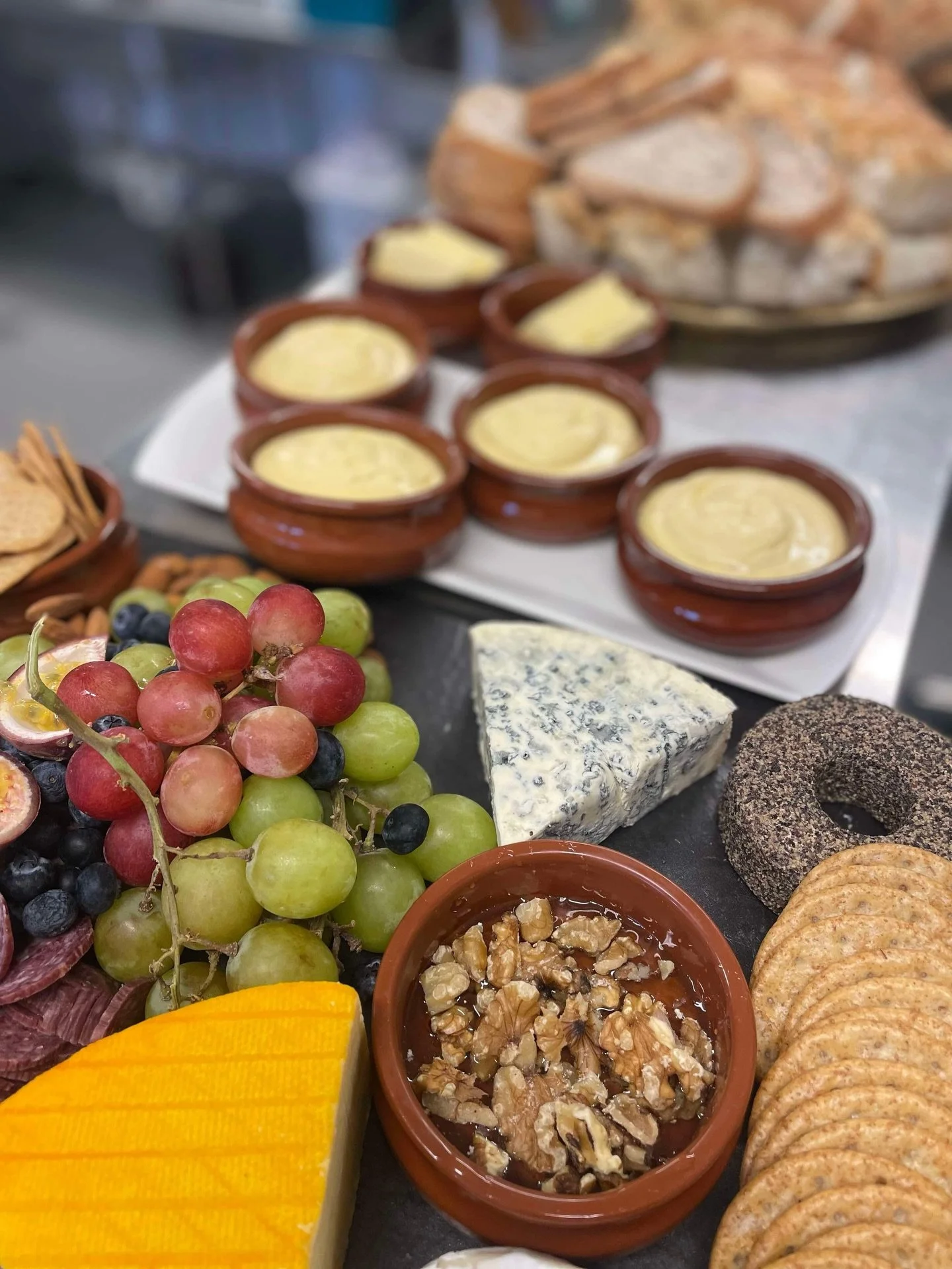 God mat er verdt &aring; glede seg til - uansett dag i uka ✨
Tusen takk for alle hyggelige meldinger og gratulasjoner p&aring; forrige innlegg &ndash; det betyr s&aring; mye 💛 Og husk at catering kan bestilles og leveres rett hjem, n&aring;r som hel