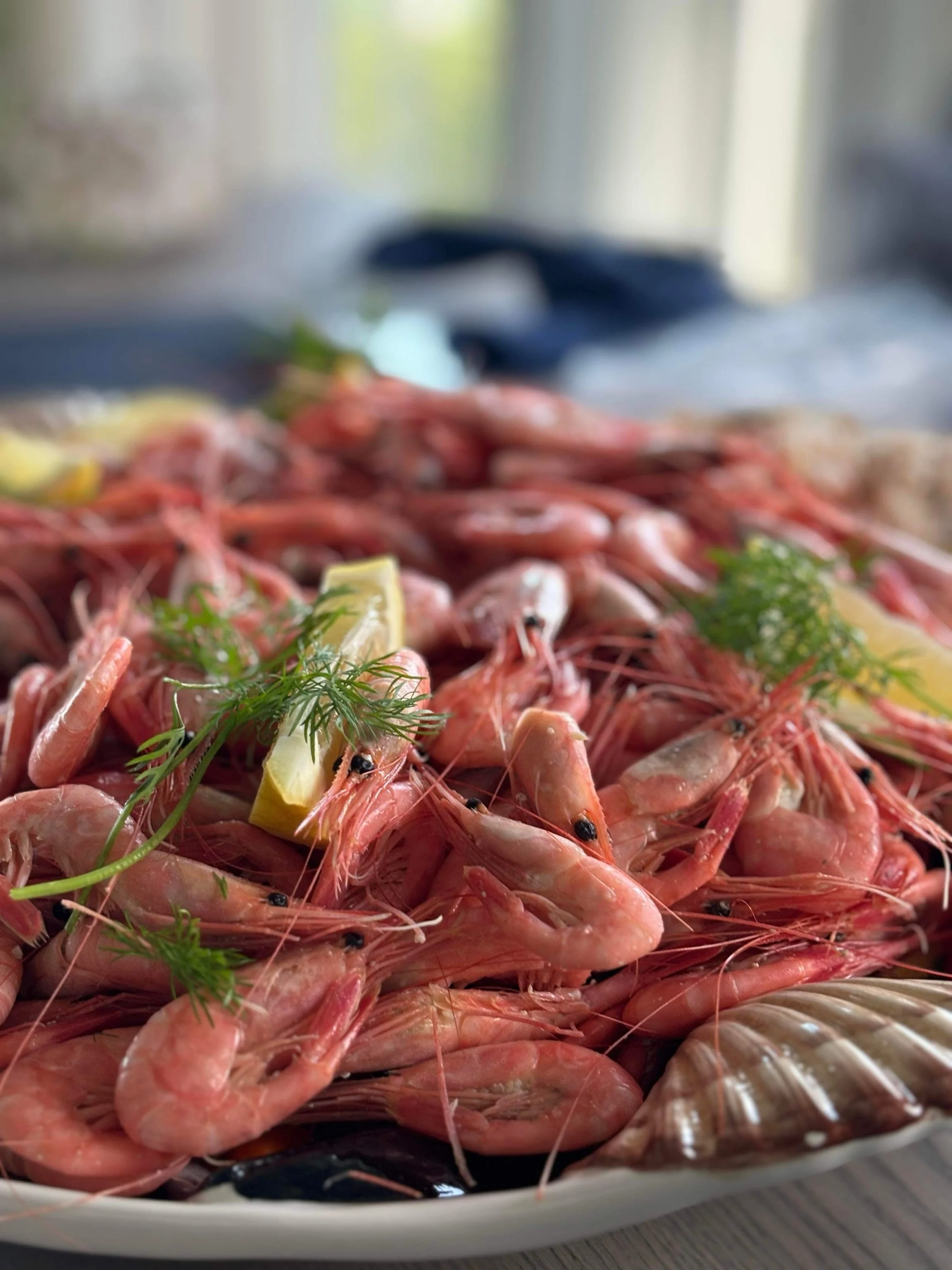 Planlegger du sommeravslutning med jobben eller en hyggelig samling med venner? ☀️

Vi tilbyr b&aring;de catering til din destinasjon og fest p&aring; huset. Verandaen og hagen midt i Ski bader i sol hele kvelden, med god plass til b&aring;de minglin