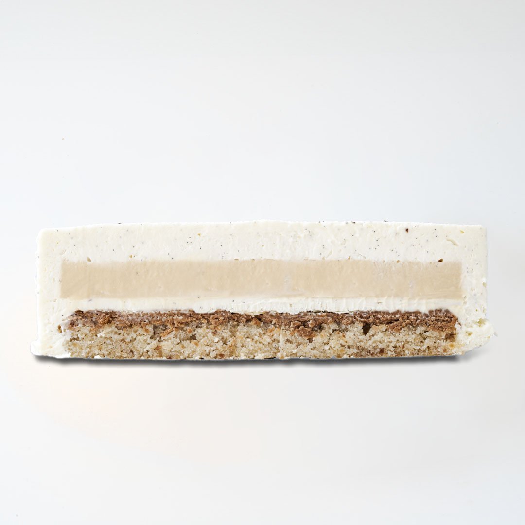 entremet-vanille-caramel-1x1-COUPE-CENTRE-(c)-mbpatisserie.jpg