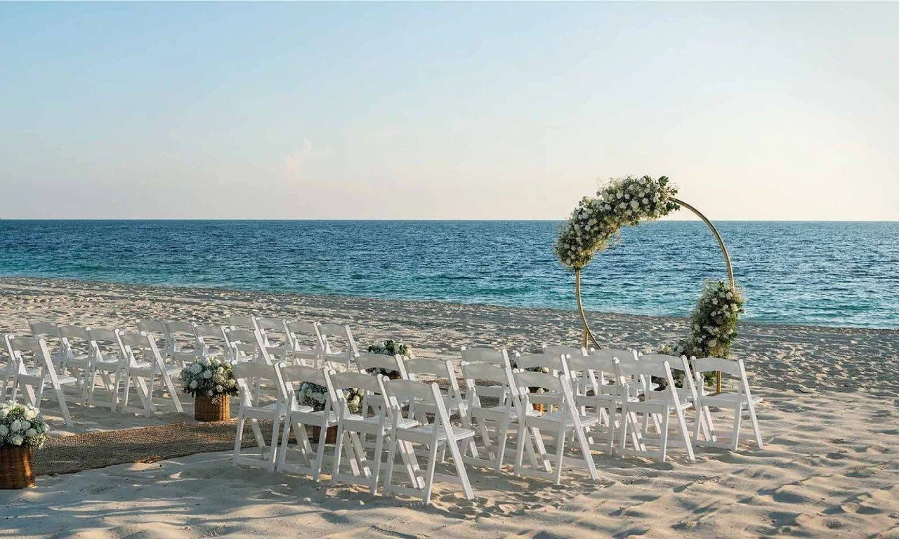 5 micro wedding decor ideas that work perfectly in a tropical setting
