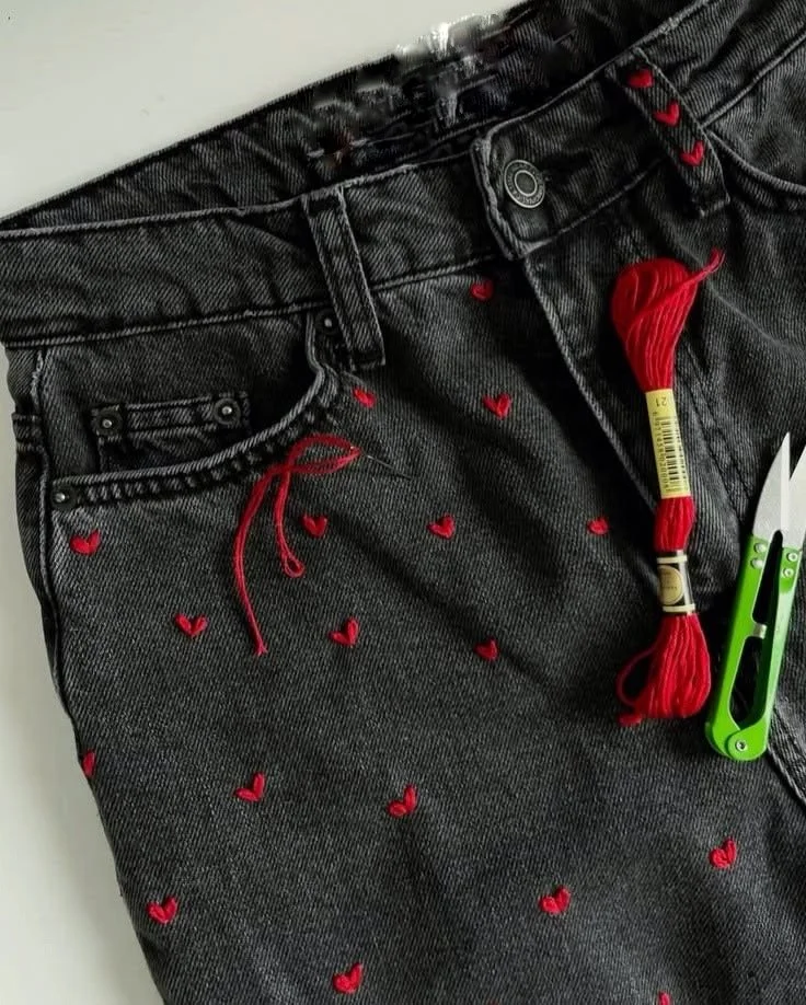 recupero-denim-con-ricamo-cuori.jpg