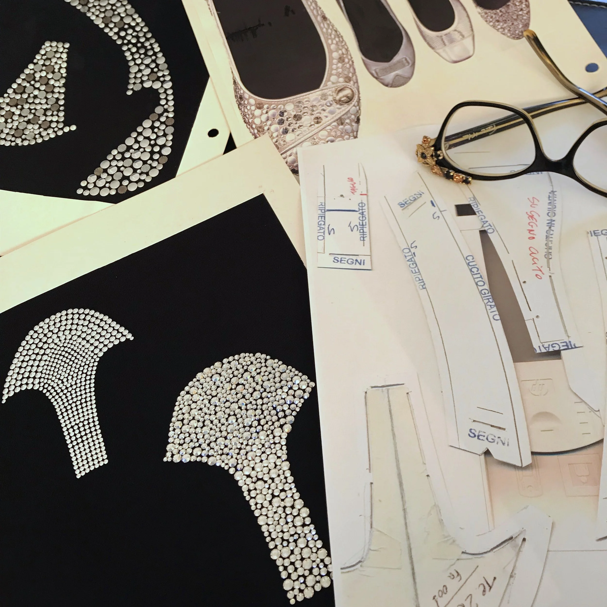 strass termoadesivi professionali swarovski  applicati