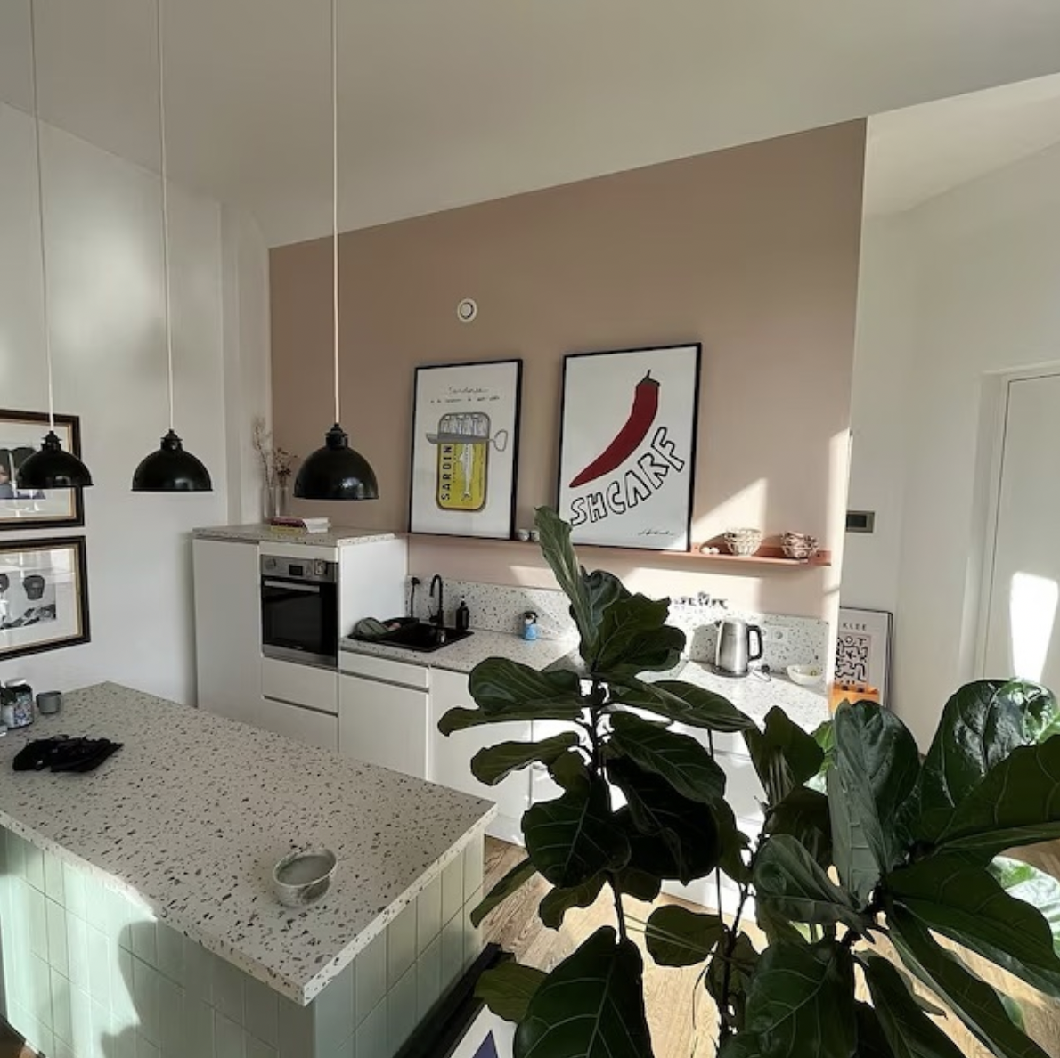 KunstbyStephie "Sardines" and "Scharf" kitchen art prints in a modern trendy pink kitchen 