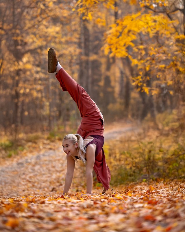 381A0462_Lyrik_edit_fall_ Flash art photo studio_dance_web.jpg