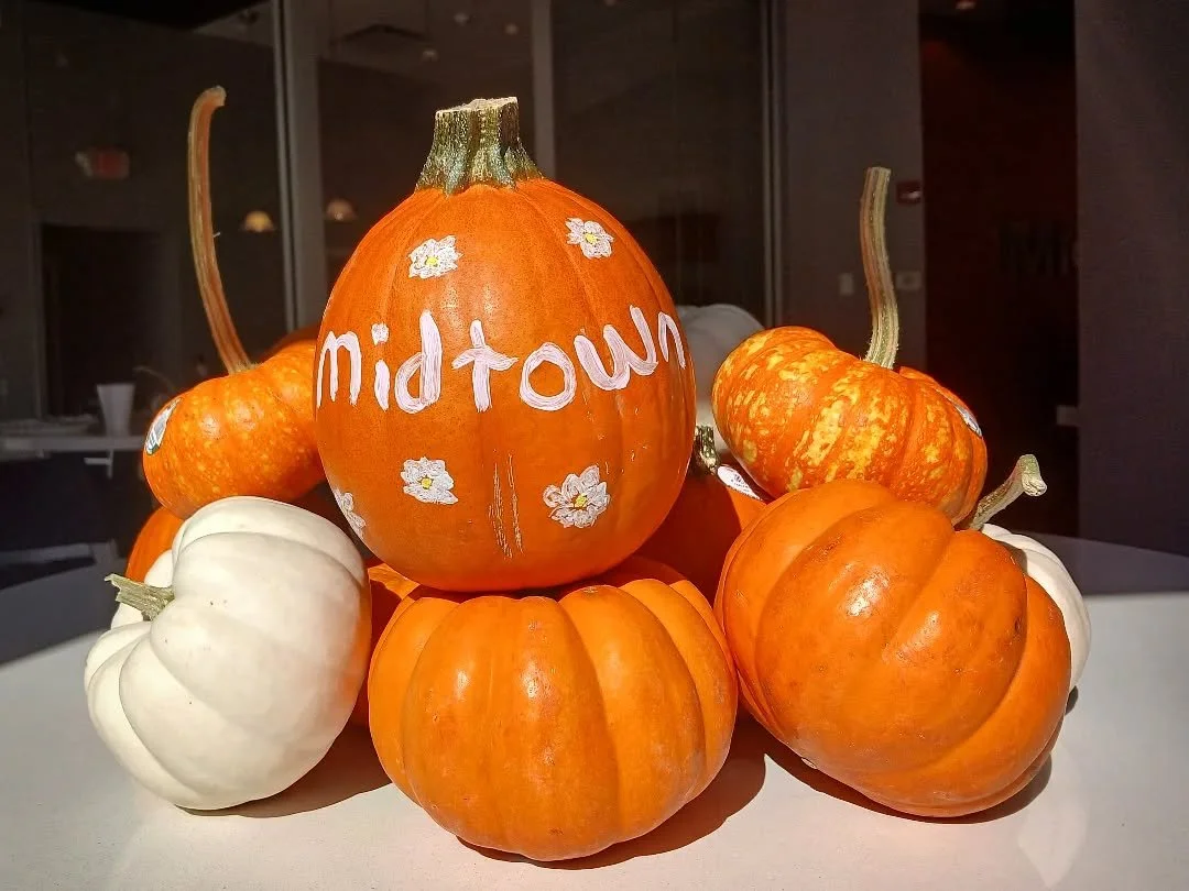 It's looking gourd-geous around here at Midtown β¨οΈ
Stop in today and paint a pumpkin or just come and see us for all of the fall vibes π
#midtownbg #fallvibes