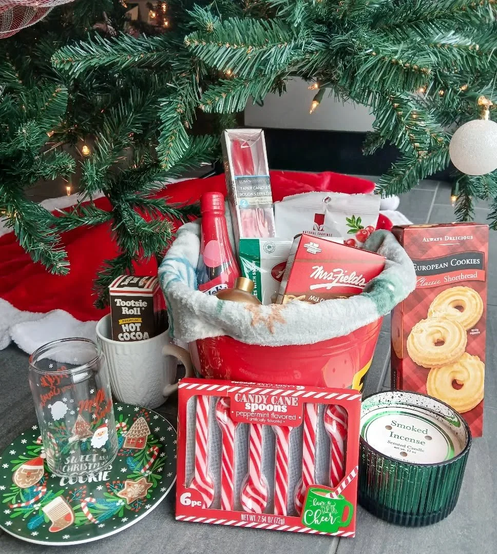 🎅✨ WIN IT WEDNESDAY! ✨🎅

Santa left some special goodies under the tree just for YOU! 🎄🎁

 Here&rsquo;s how to enter:

✅ Like this post
✅ Tag a friend who loves holiday cheer
✅ Share this post on your story

One lucky resident will take home this