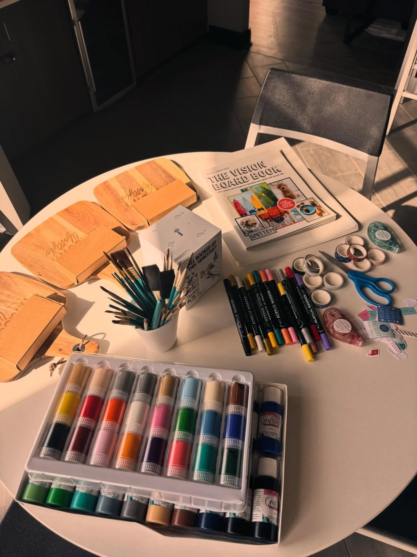 Frozen Temperatures calls for CRAFT DAY🥶❄️
Come see us in the leasing office Today-Saturday for snacks, painting, bracelet making, and DIY vision boards! #wku2026 #craftday #snowydays