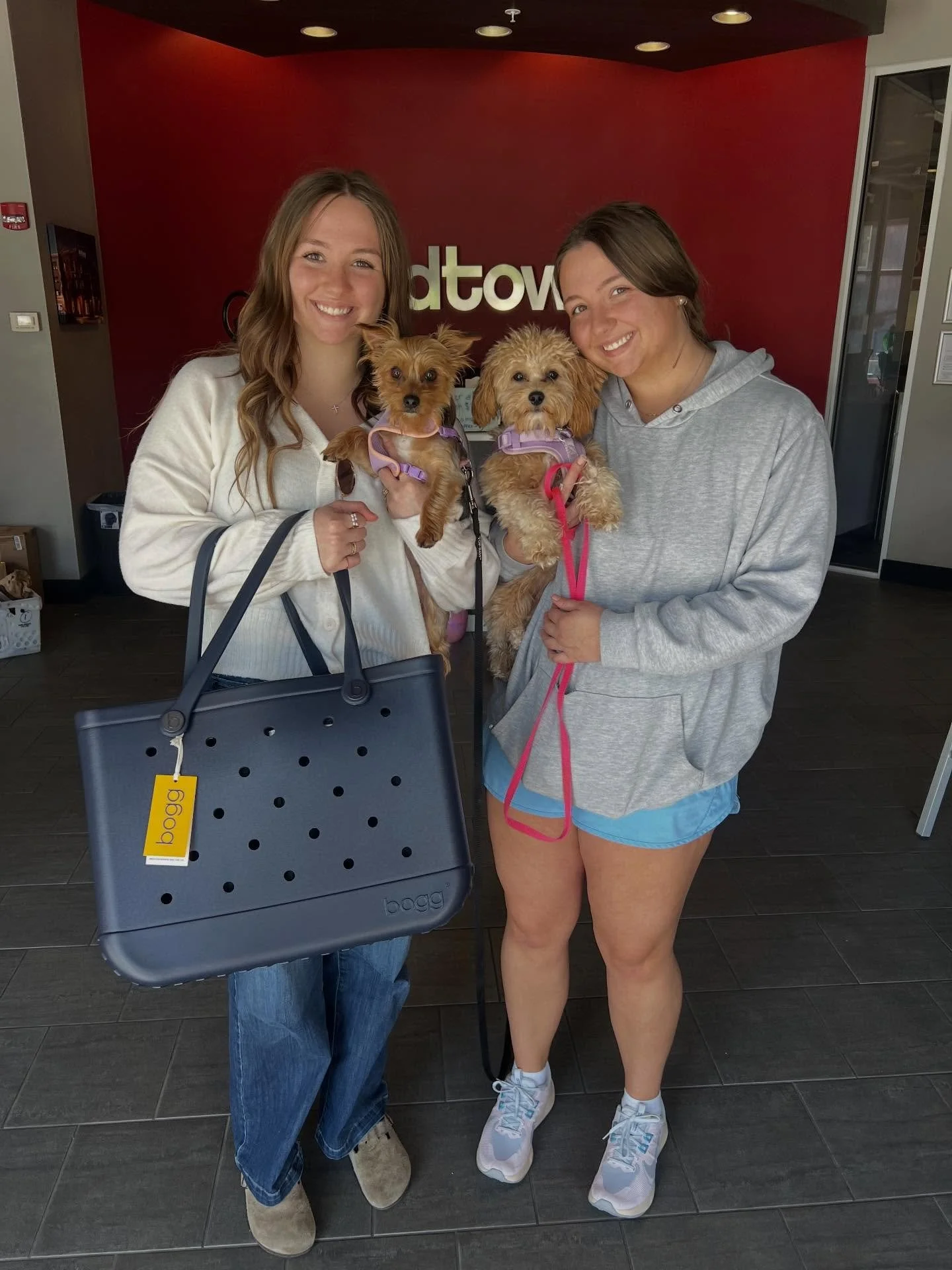 Giveaway winner @katelyn_schepman ✨✨✨✨

Also&hellip;HAPPY SPRING BREAK ☀️⛱️

Tag us in your spring break post and we will share you to our story! 

#wku #hilltoppers #hilltopper #wku2026