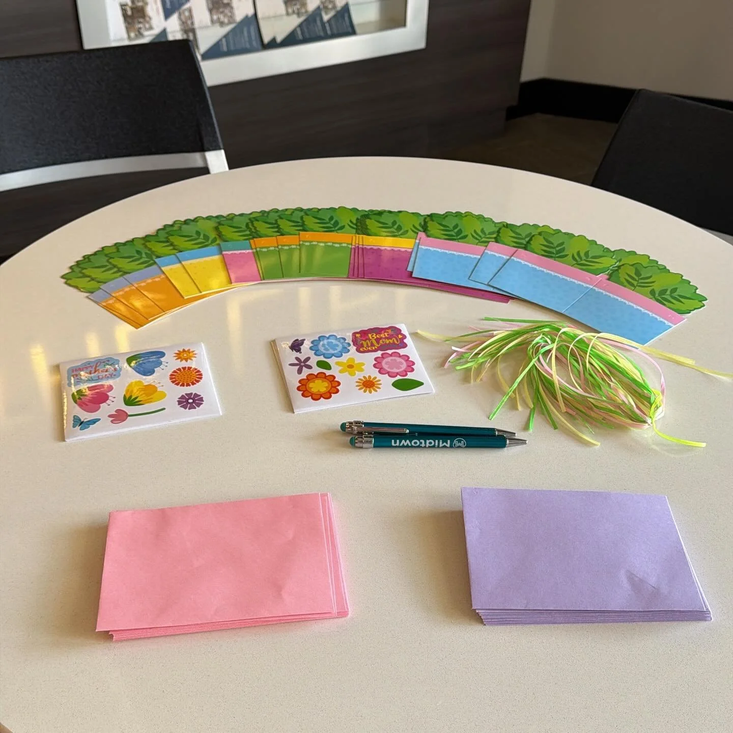 Make your Mother&rsquo;s Day Cards in the leasing office today 💕

#wku #wku2026 #livethelife #studenthousing #hilltoppers