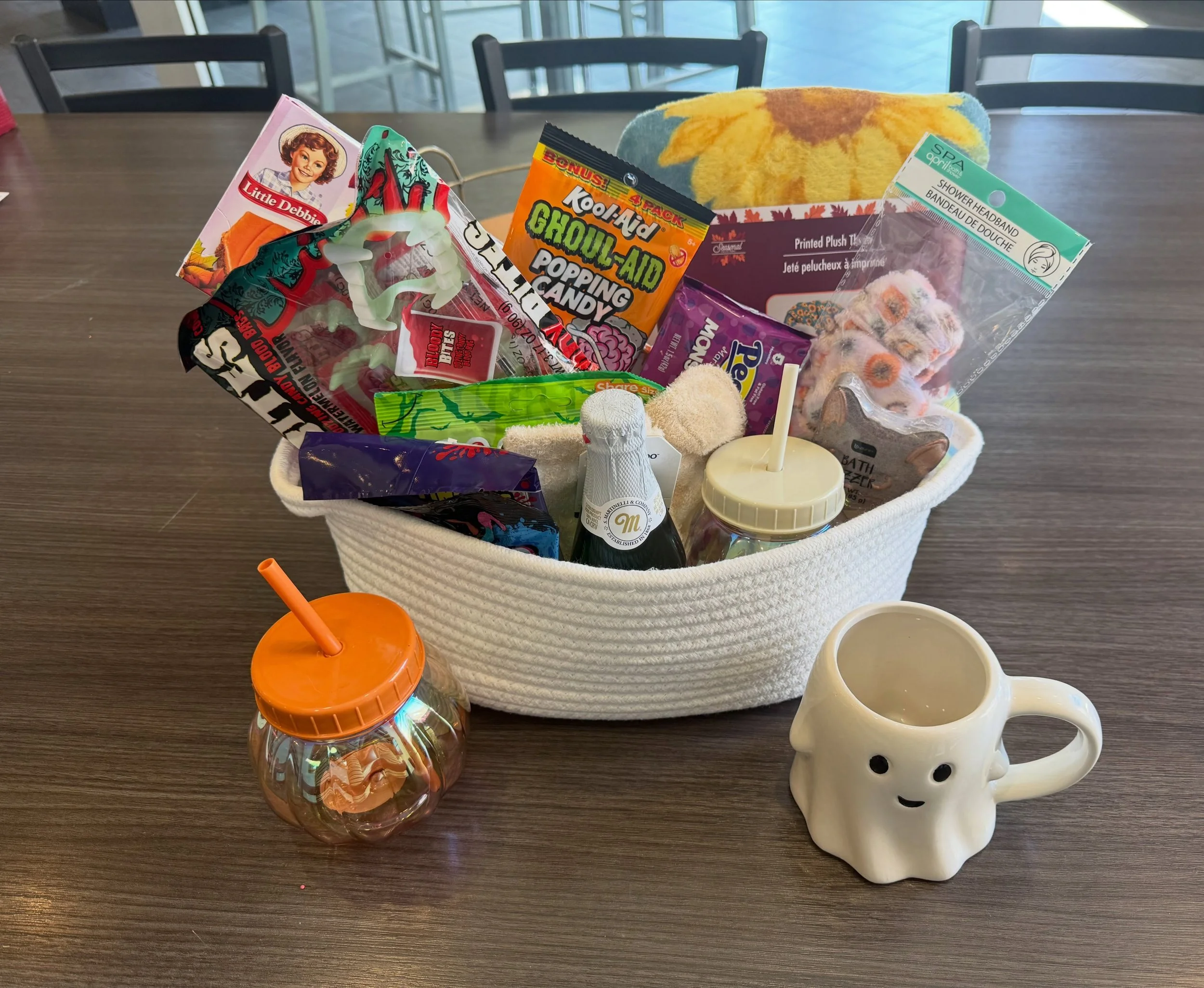 👻 BOO! It&rsquo;s Win It Wednesday! 👻
One lucky resident will take home this festive Boo Basket packed with Halloween goodies! 🎃🍫
✨ How to enter:  Like this post &amp; Comment your favorite Halloween movie!  #midtownbg #livethelife