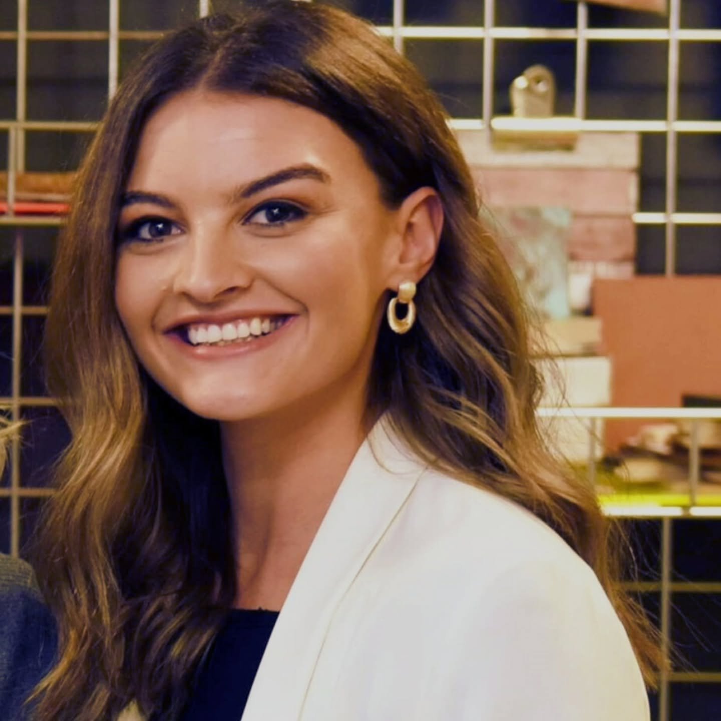 NEW YEAR, NEW START.

I thought that it was time to put a face to the page  for those that don't know me- hi, I am Christie! 👋

I graduated from Teesside University in 2021, where I obtained a first class Interior Design degree and a Masters with Di