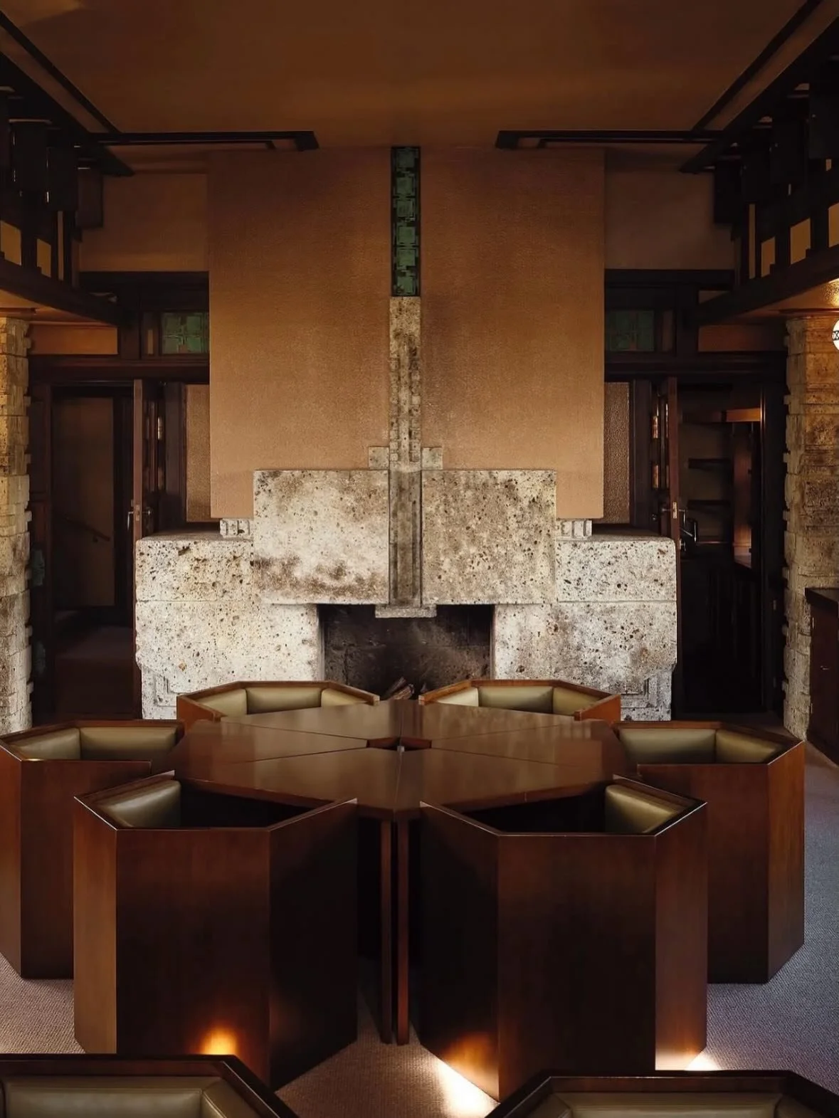 Yodoko Guest House by Frank Lloyd Wright, Osaka, Japan. 
Via @interiors.stuff 
📸 @a_gaut 
.
.
.
.
#interiordesign #interiorideas #interiordecor #londoninteriordesigner #interior