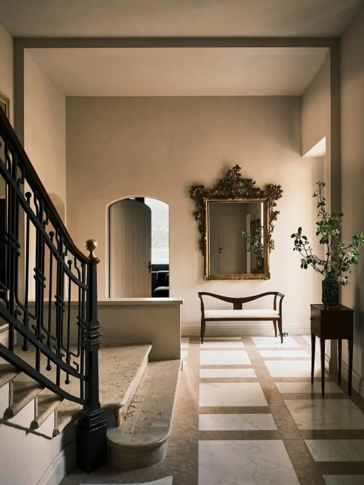 Villa Polli - Lake Como by @studio_db 
📸 @frankfrancesstudio 
.
.
.
.
.
#interiordesign #interiorideas #interiordecor #londoninteriordesigner #interior