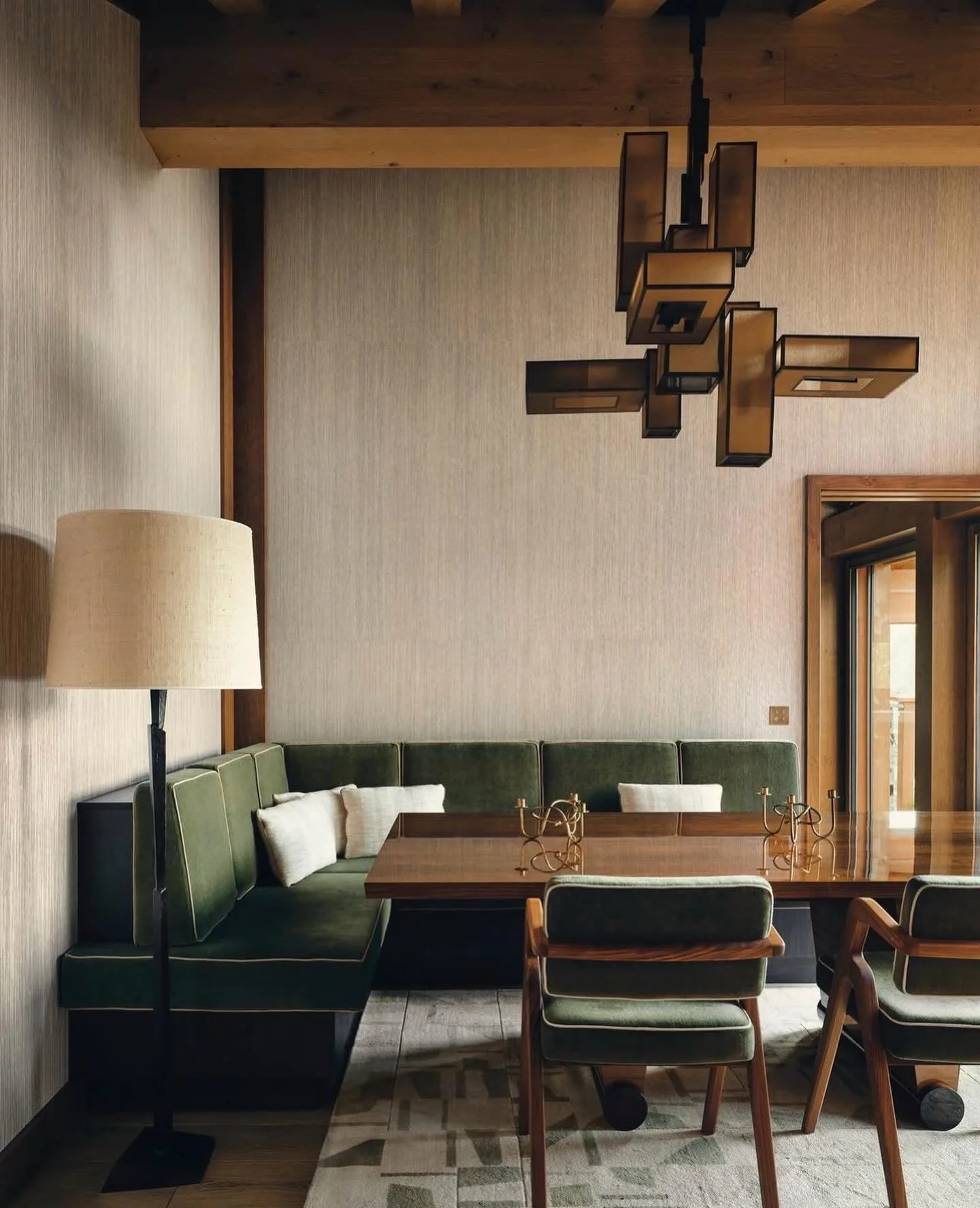A chalet designed by @humbertetpoyet in Engadine, Switzerland.
📸 @ludovicbalay 
.
.
.
.
#interiordesign #interiorideas #interiordecor #londoninteriordesigner #interior