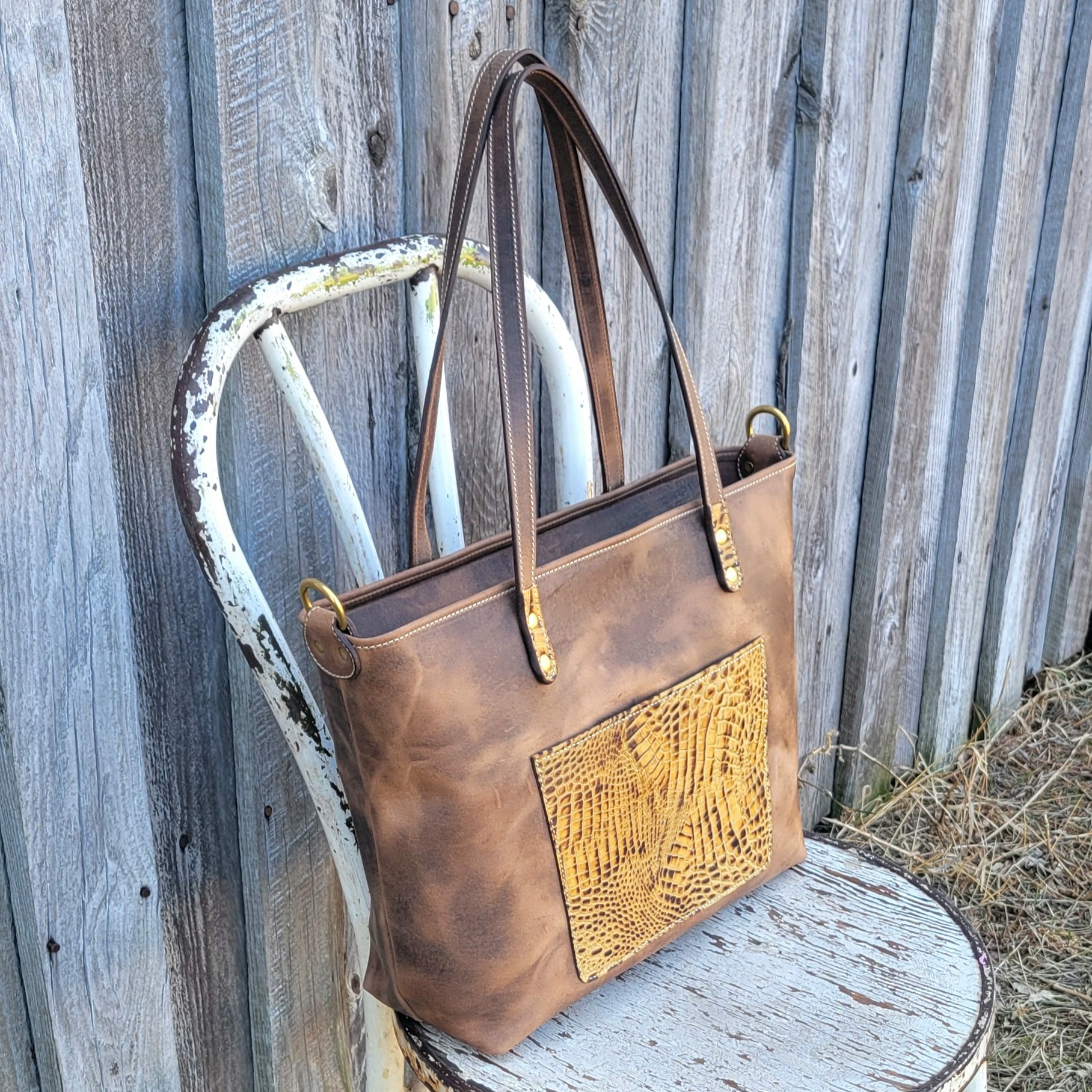 Leather tote bag with zipper