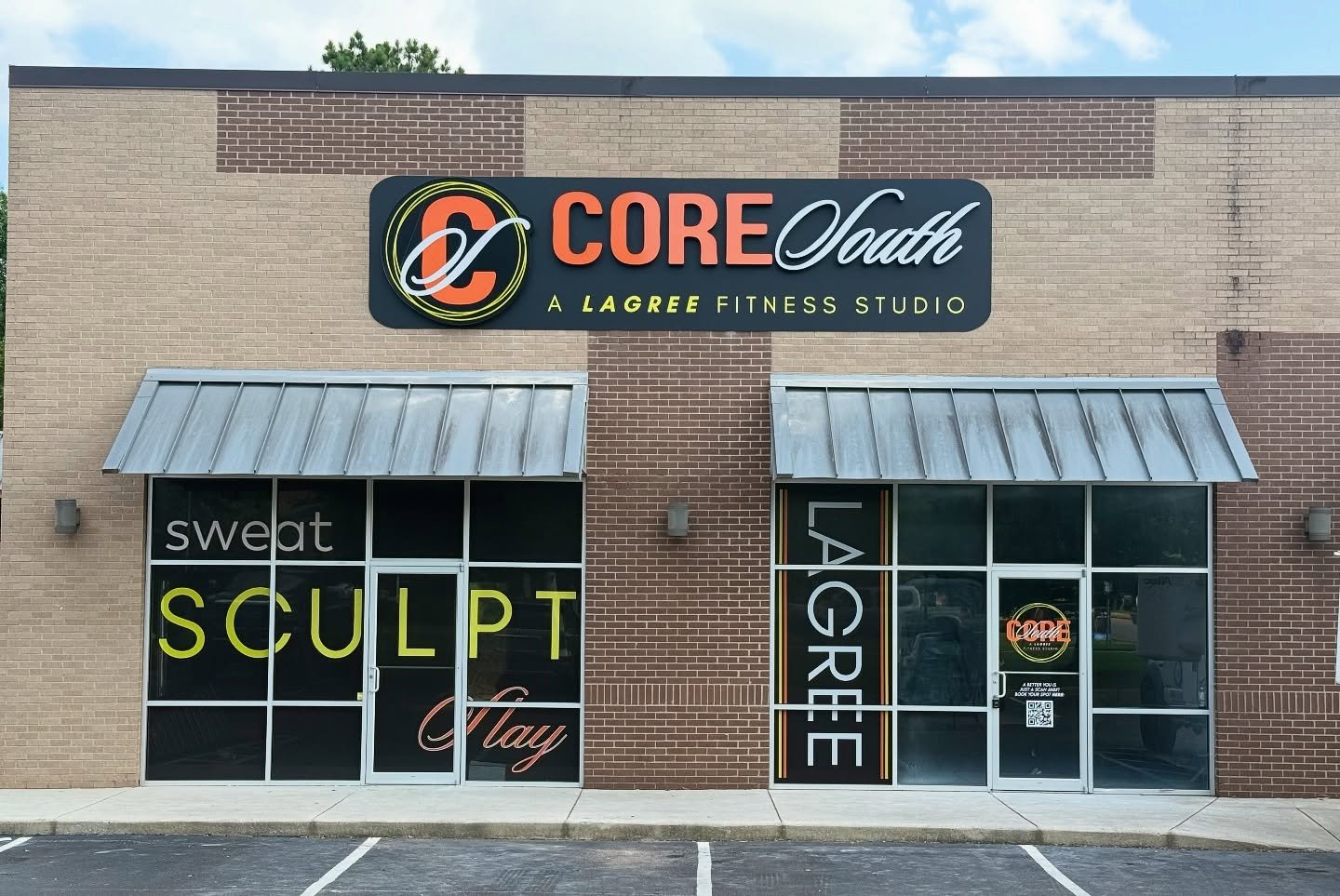 CoreSouth is 𝐎𝐅𝐅𝐈𝐂𝐀𝐋𝐋𝐘 on the map! 👀
Our sign is UP and we&rsquo;re one step closer to bringing the shake to Huntsville! 🔥

Big thanks to @blueorbitsignstudio for doing such a beautiful job!! 🫶🏻

#coresouthlagree #coresouth #lagree #blue