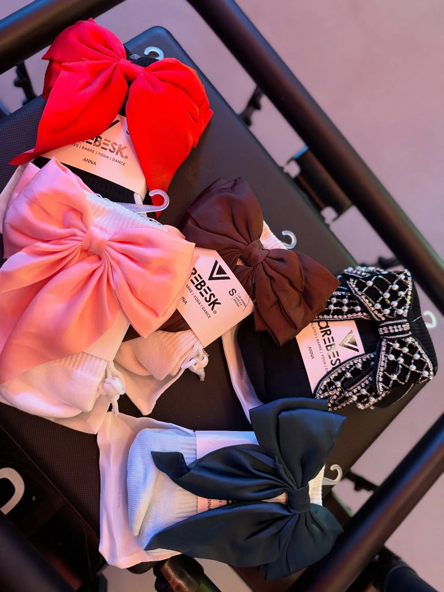 🎀 New BOWtiful additions! 🎀

Come check out our new, fun, festive and BOWtiful grip socks from @arebeskusa! Did we mention that the grips on these are amazing?! ✨ 

These won&rsquo;t last long!

#coresouthlagree #coresouth #lagree #arebesk #gripsoc