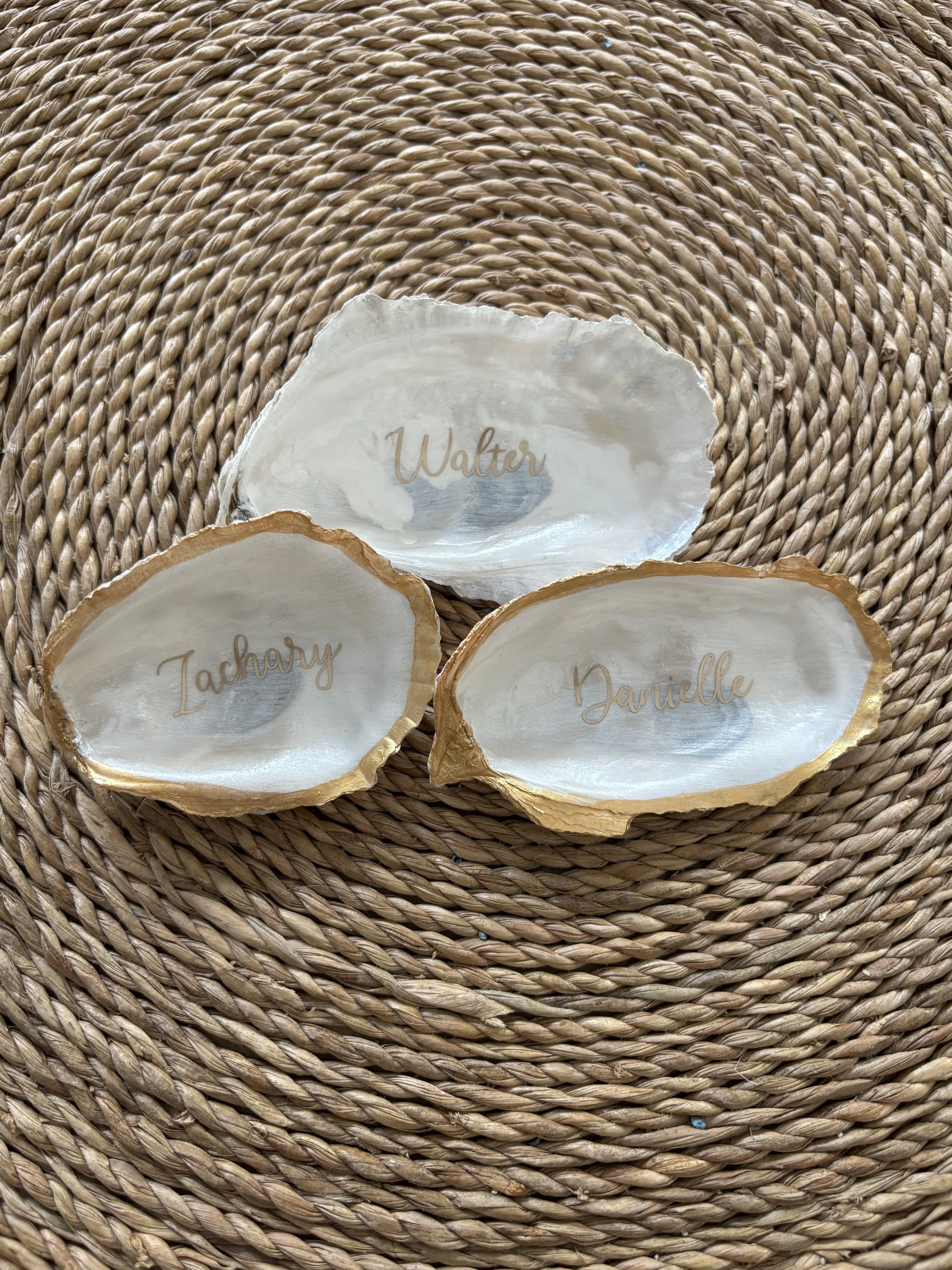 oyster shell escort or place cards, oyster shell cards, oyster shell names, pearlescent oyster shell, oyster shell gift, oyster shell wedding, oyster shell favor, oyster shell decor