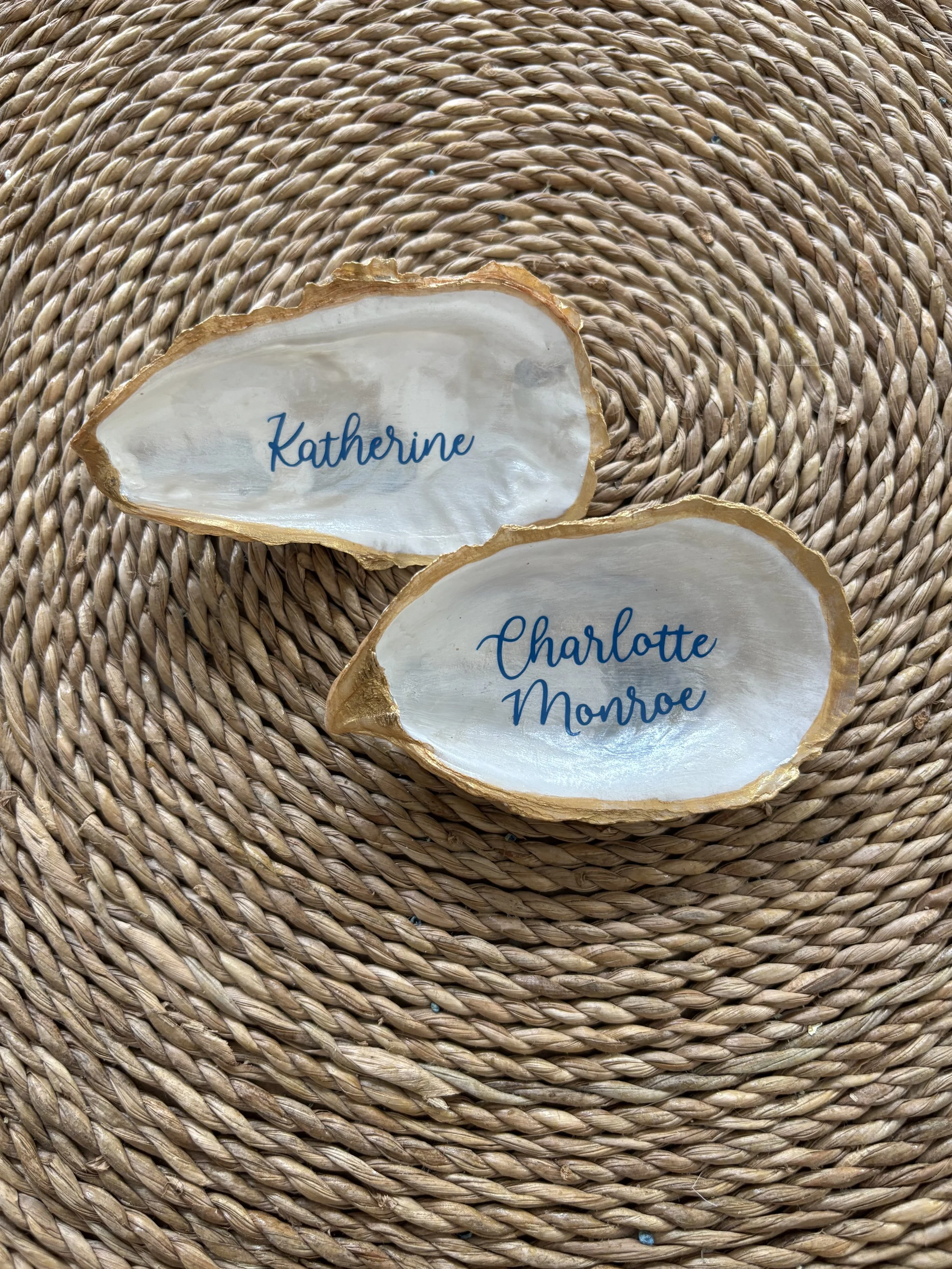 oyster shell escort or place cards, oyster shell cards, oyster shell names, pearlescent oyster shell, oyster shell gift, oyster shell wedding, oyster shell favor, oyster shell decor