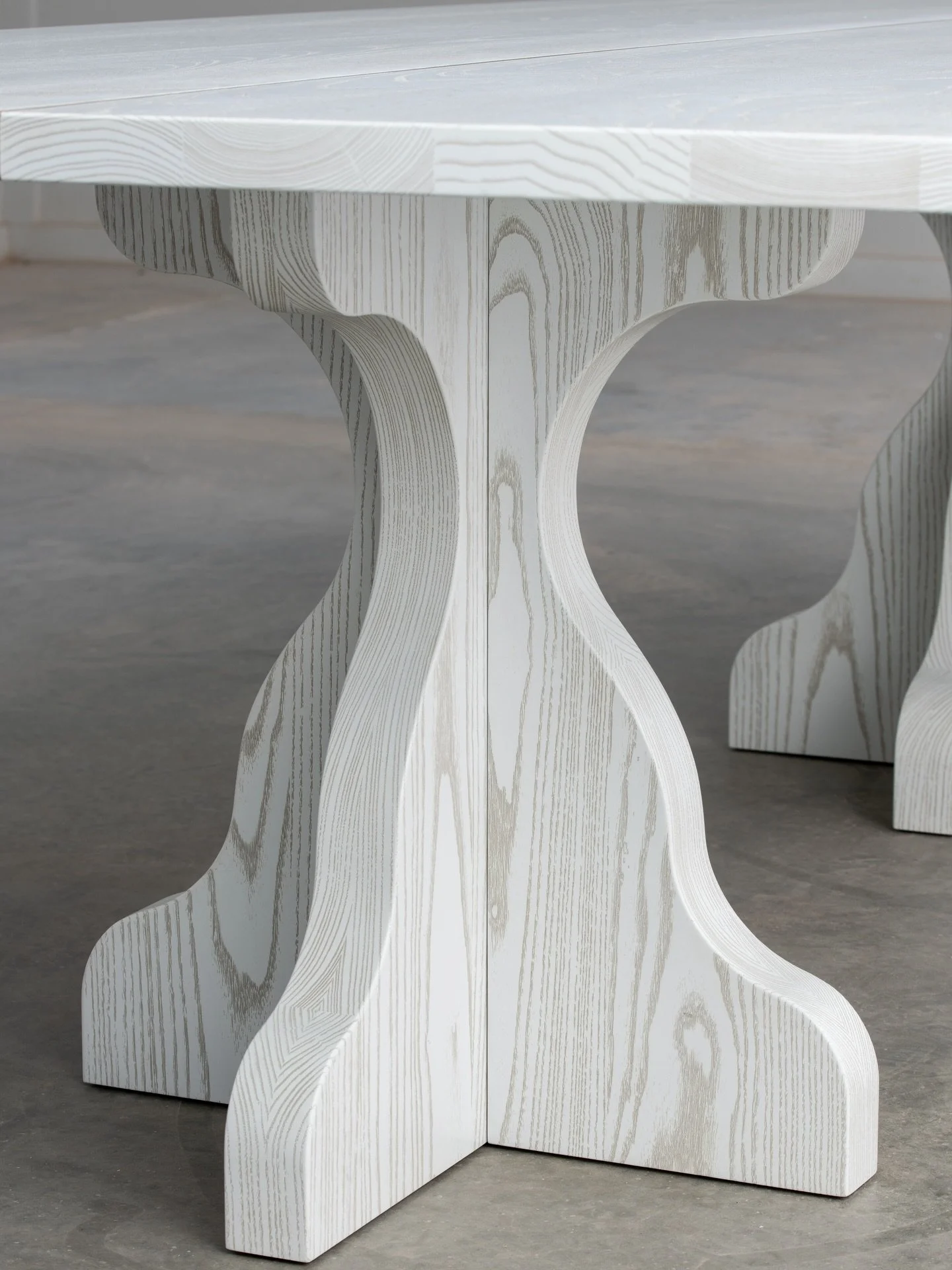 Crafted for conversation, connection, and a little friendly competition. Loving this Drift Claize Ping Pong/Dining Table in solid Ash for the talented Studio Three team ✨🏓

Handcrafted in Iowa @aronsonwoodworks