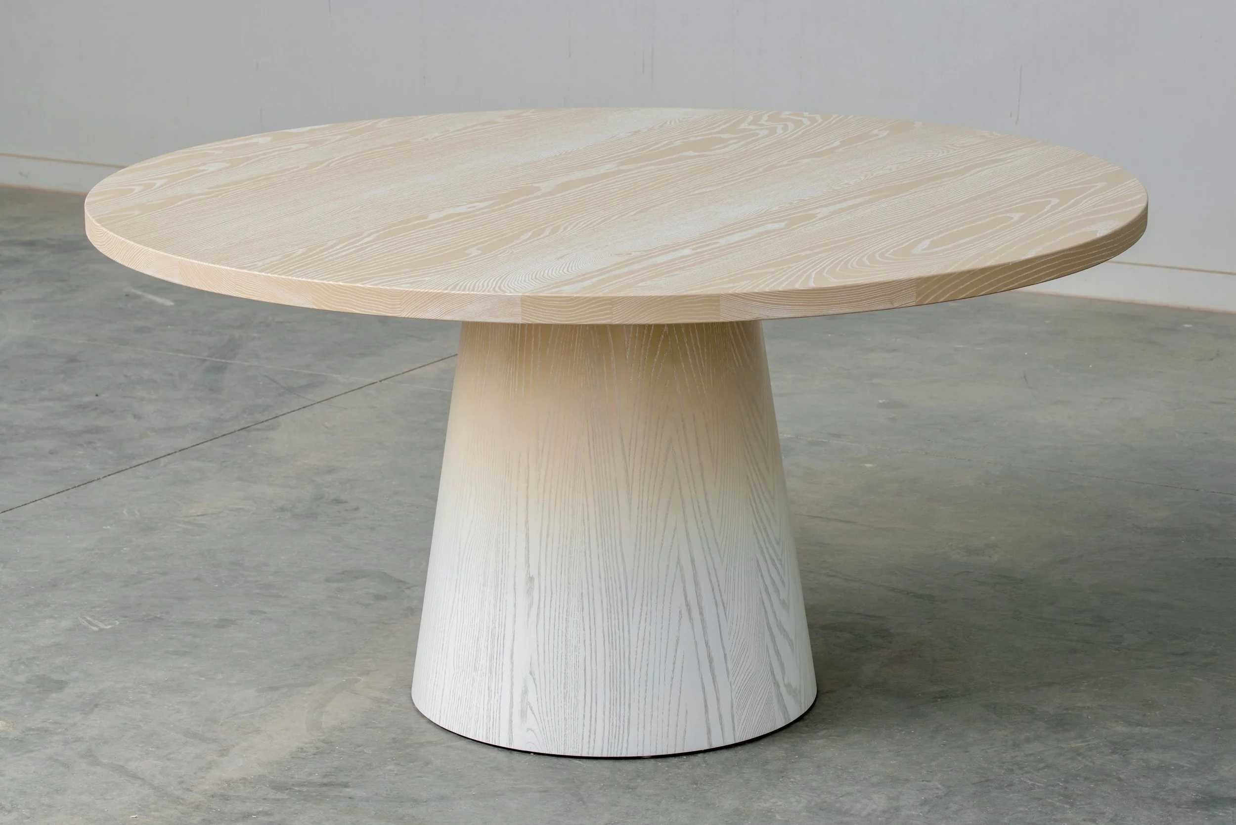 Beautiful custom Tapered Pedestal solid ash table for the talented @linq_and_whit, with whom we so enjoyed collaborating on this exquisite new ombr&eacute; transition.

For the first time, we shifted both field and grain color &mdash; a subtle evolut