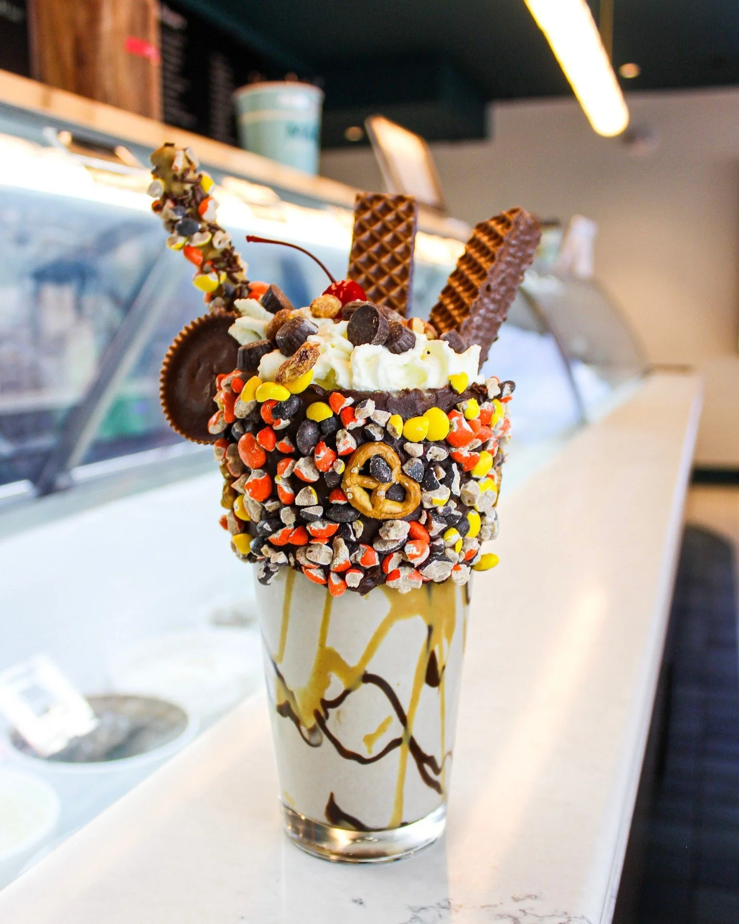 We're making your peanut butter dreams come true with our I Dream of Peanut Butter Extreme Milkshake. 🥜🍫

#peanutbutterlover #chocolatelover #milkshake #dmveats