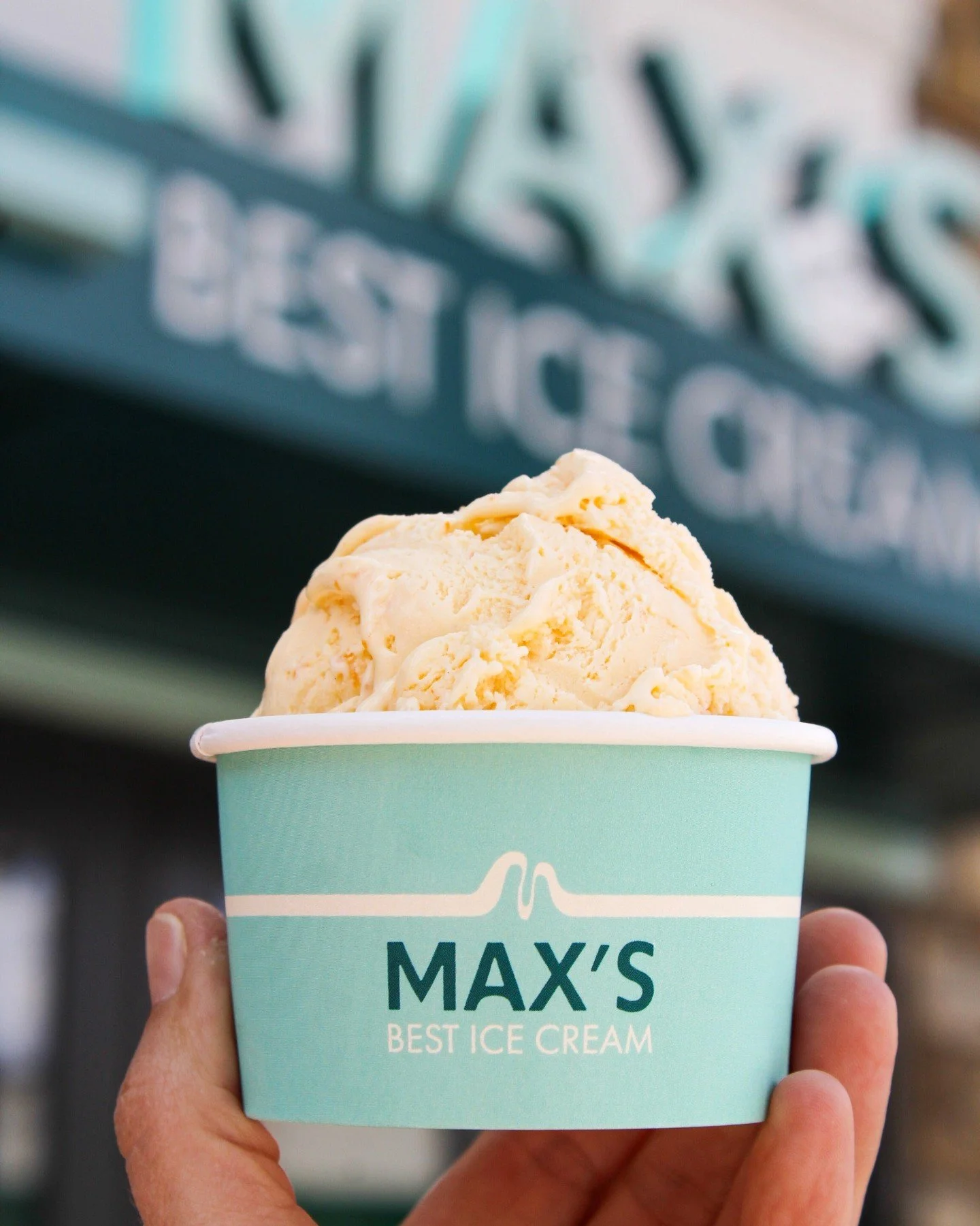 Things are peachy keen with a scoop of our Peach ice cream. 🍑

#peach #icecream #bethesdamd