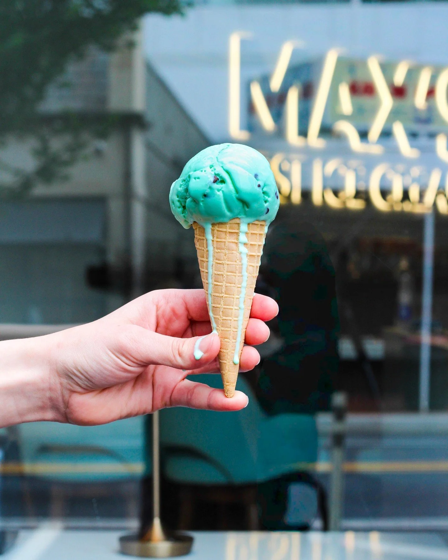 We have SUNSHINE. ☀️

Come see us this weekend for a cone and a scoop of the iconic and beloved Mint Chocolate Chip ice cream. 

Weekend Hours
Saturday: 12pm-11pm
Sunday: 12pm-10pm

#mintchocolatechip #icecreamshop #dmveats