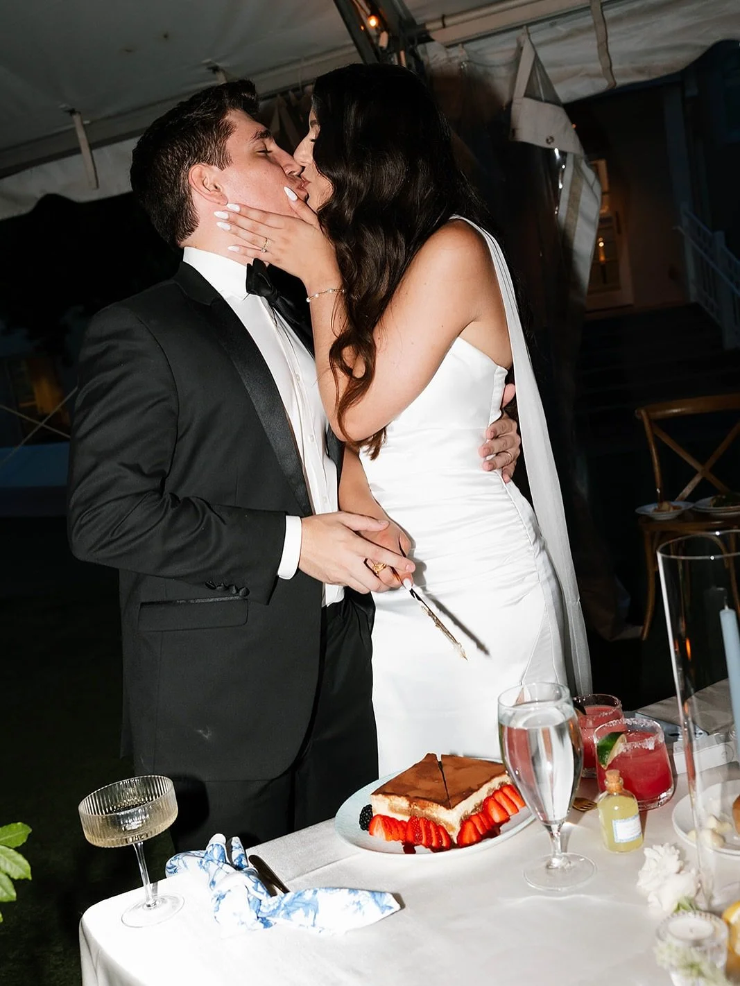 Who says you need cake when you can have tiramisu? ✨
Loved this unique way S + A spiced up their wedding reception by doing a traditional cake cutting, but made it non-traditional! 🤎
We’ve seen all kinds of fun ways to switch up the cake cut