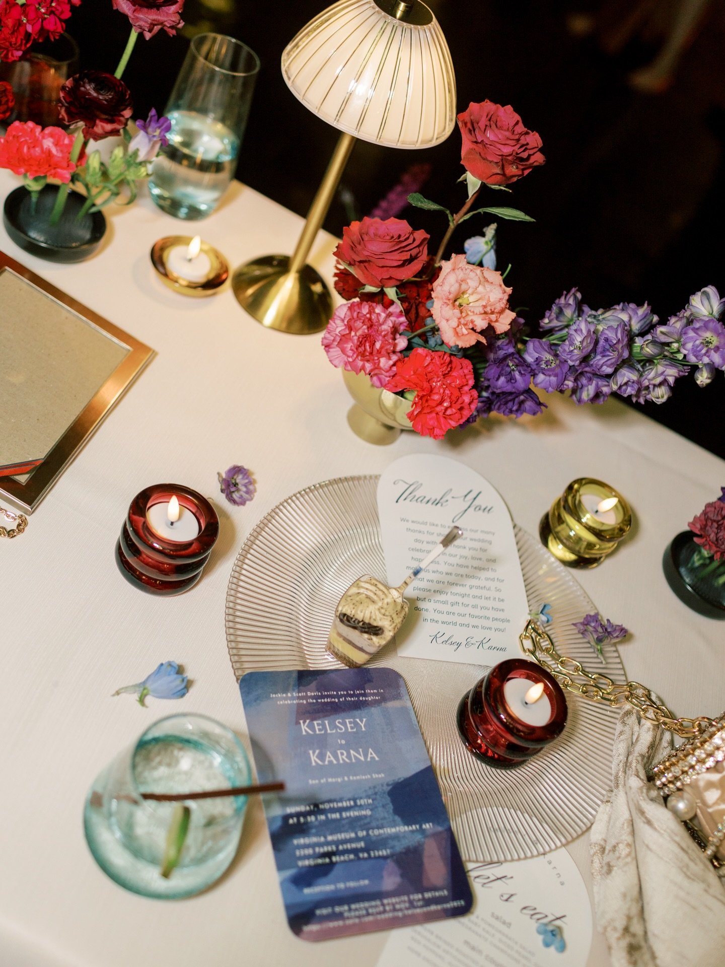 Dreaming of more bold colors like this in 2026 💐✨🍸

Your wedding is the one day where you get to make all the decisions&mdash; so if you want the fun color&hellip; go for the fun bold colors! Your day, your vision! 

Wedding Planning &amp; Design |