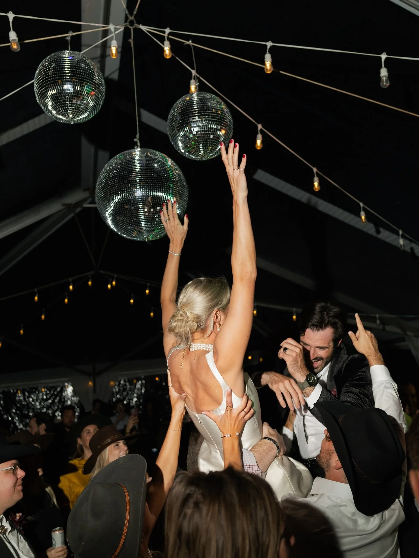 Your reception is where you really get to celebrate and who doesn&rsquo;t want a full dance floor all night long? ⬇️

The truth is it&rsquo;s not just about music! It&rsquo;s about good timing, lighting, and the layout of your reception! At RSG, we h