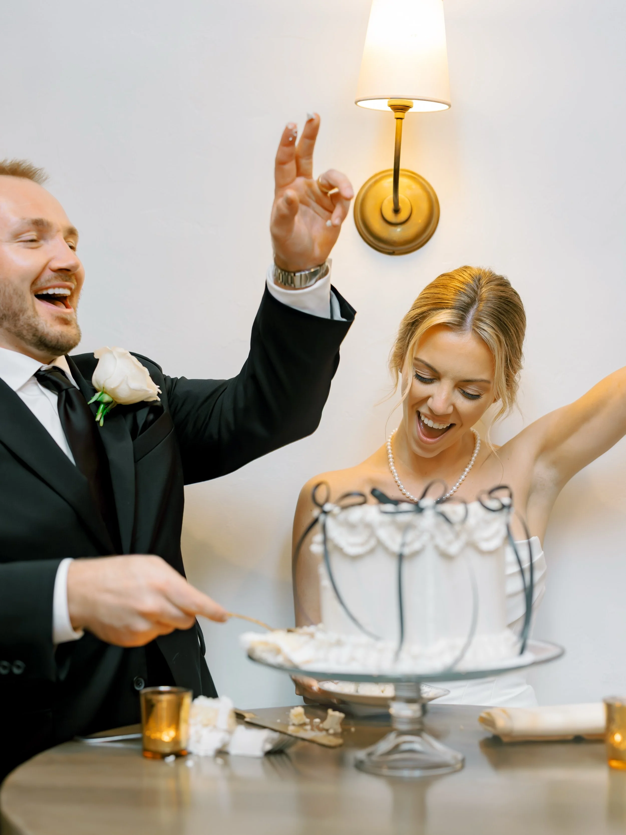 Your cake cutting doesn&rsquo;t have to be a big production to feel meaningful 🍰🫶🏻

Sometimes it&rsquo;s simply stepping aside during the reception to do the tradition in front of your guests and share the special moment&hellip; and you get the sw