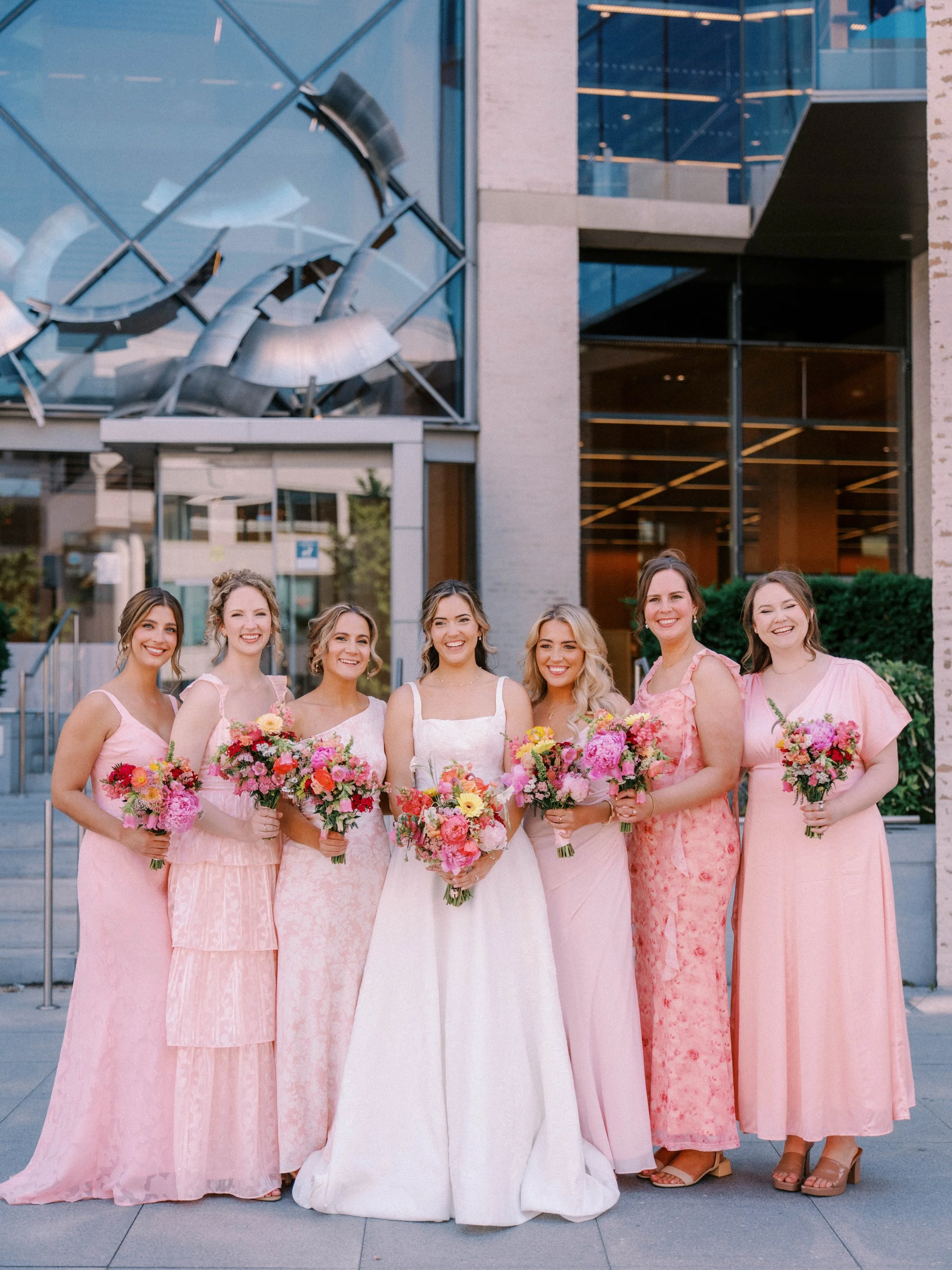 For the brides wondering if they should add more color to their wedding day&hellip; consider this your sign! 💐

Obsessed with how N + L mixed soft pinks with vibrant florals for a look that felt so fun and unique! 🌸

Venue | @thesloverva
Wedding Co