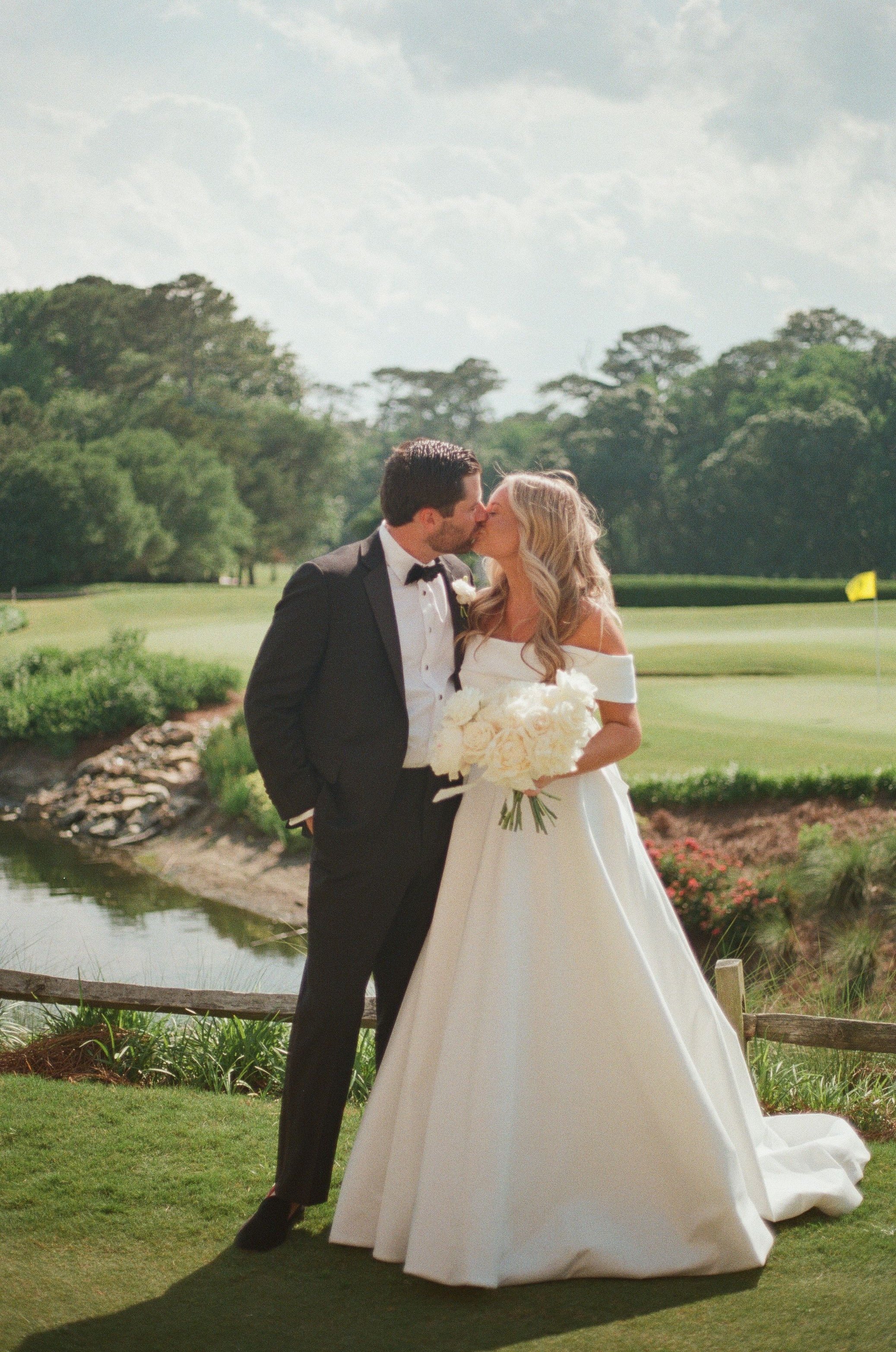 Why A Classic Country ClubWedding Never Goes Out of Style