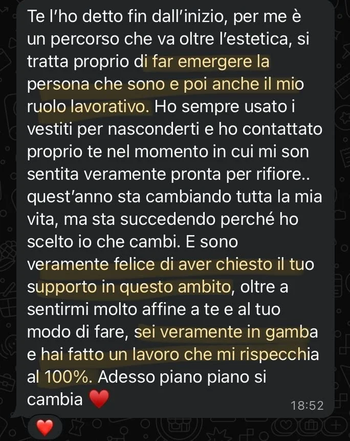 Un messaggio di testo in italiano con parti evidenziate in giallo che parla di emozioni, sostegno e cambiamenti di vita, con un cuore rosso scuro alla fine.