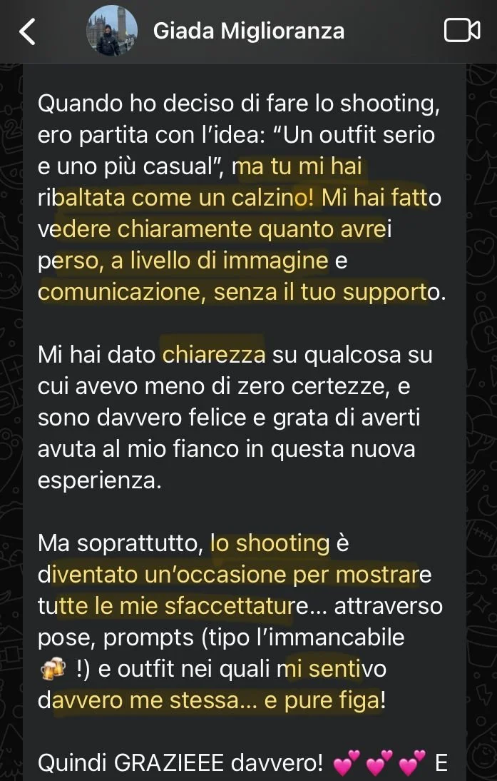 Testo di una dedica o riflessione sulla fotografia o lo shooting, con alcune parti evidenziate in giallo.