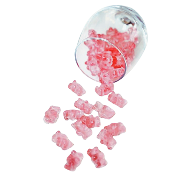 Una coppa di vetro rovesciata con confetti rosa che cadono.