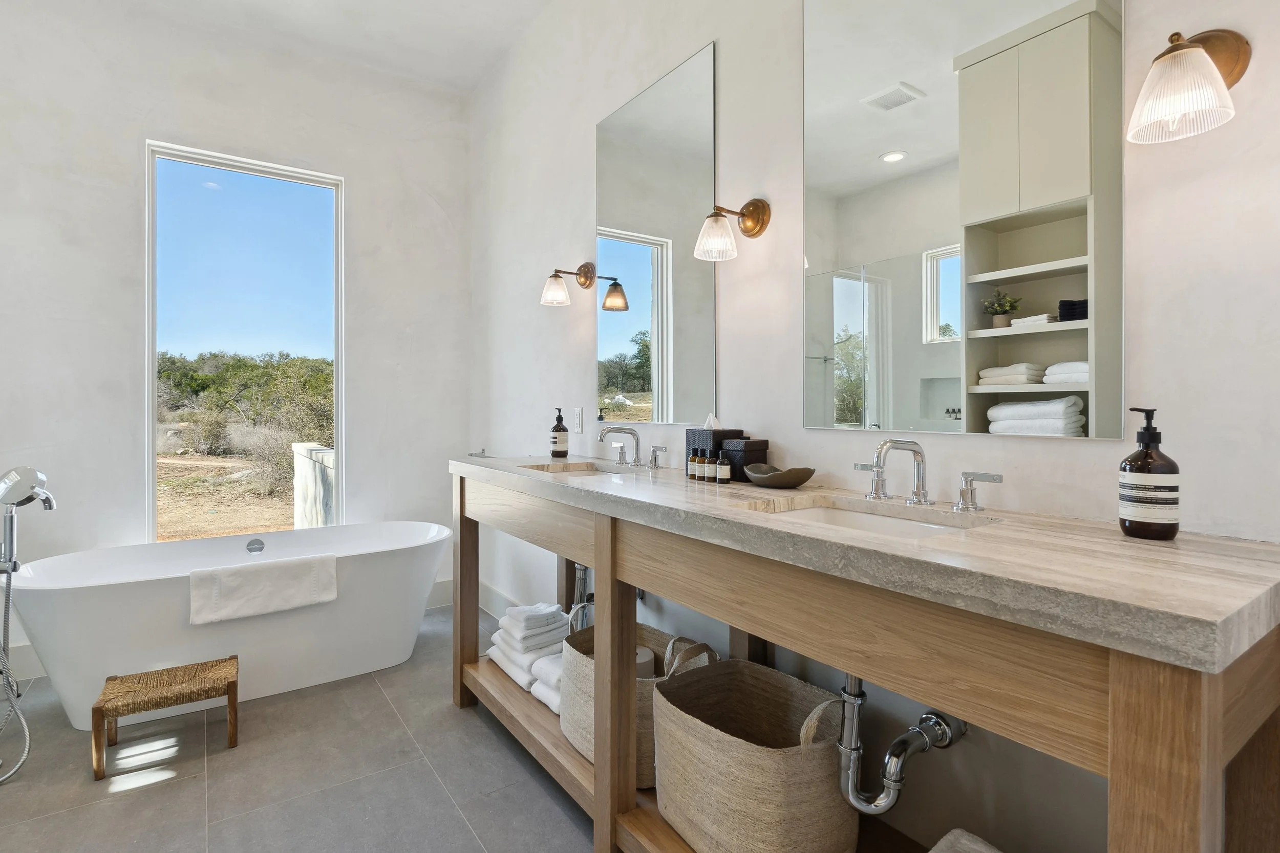030-122-Shoreline-Spicewood-TX-78669-WindowStill-66.jpg