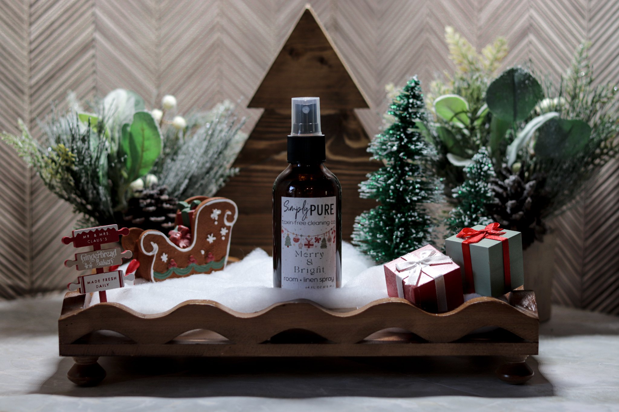 Simply Pure’s Merry And Bright Room Spray (4oz)